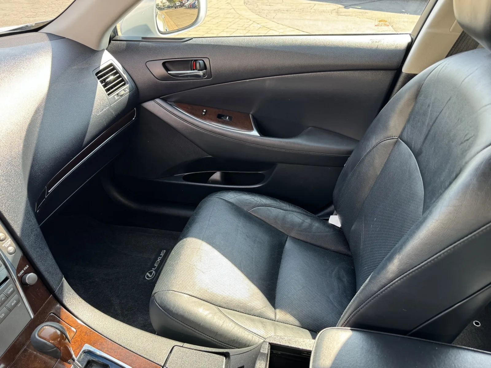 Lexus ES photo 26