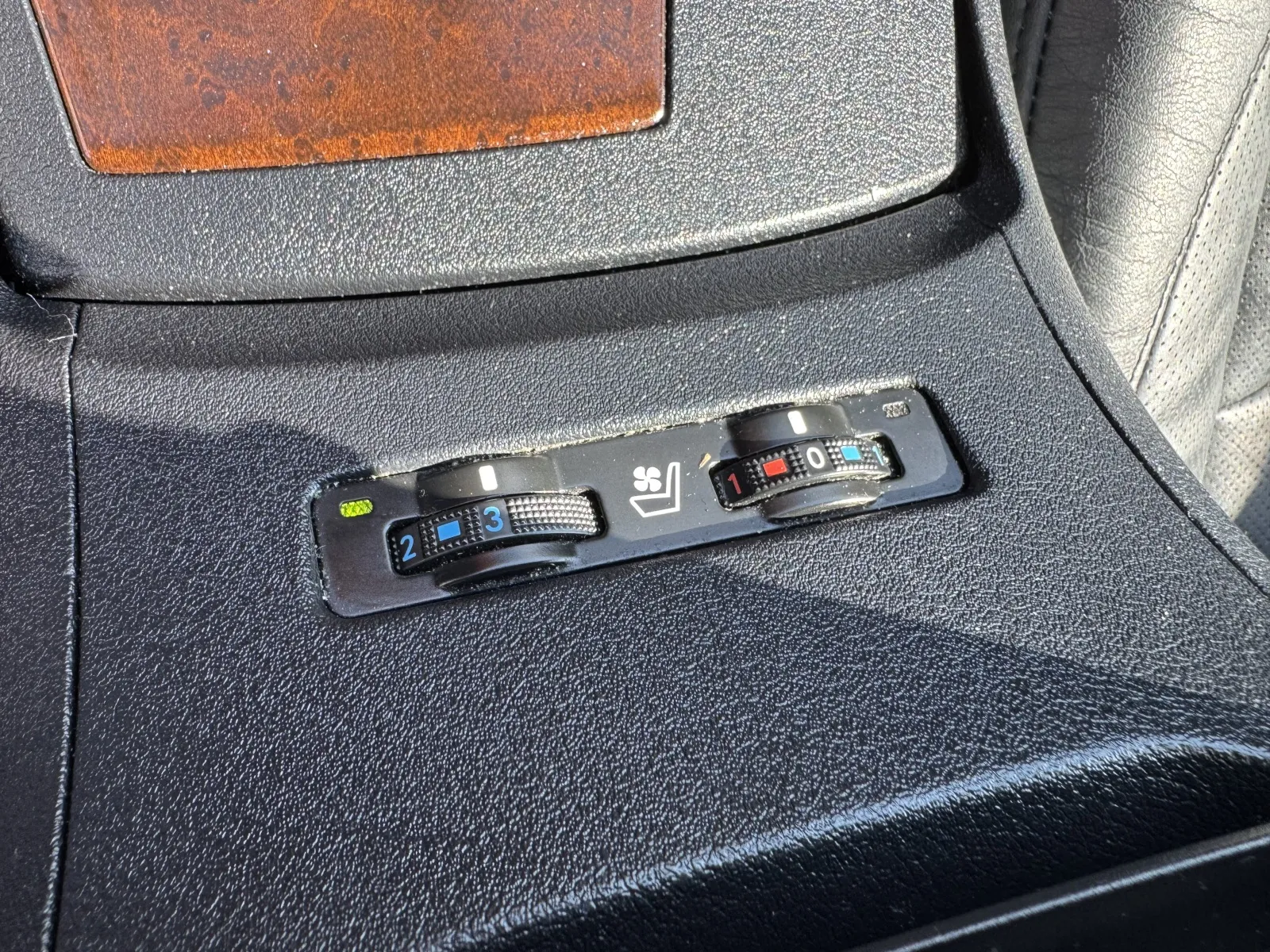 Lexus ES photo 24