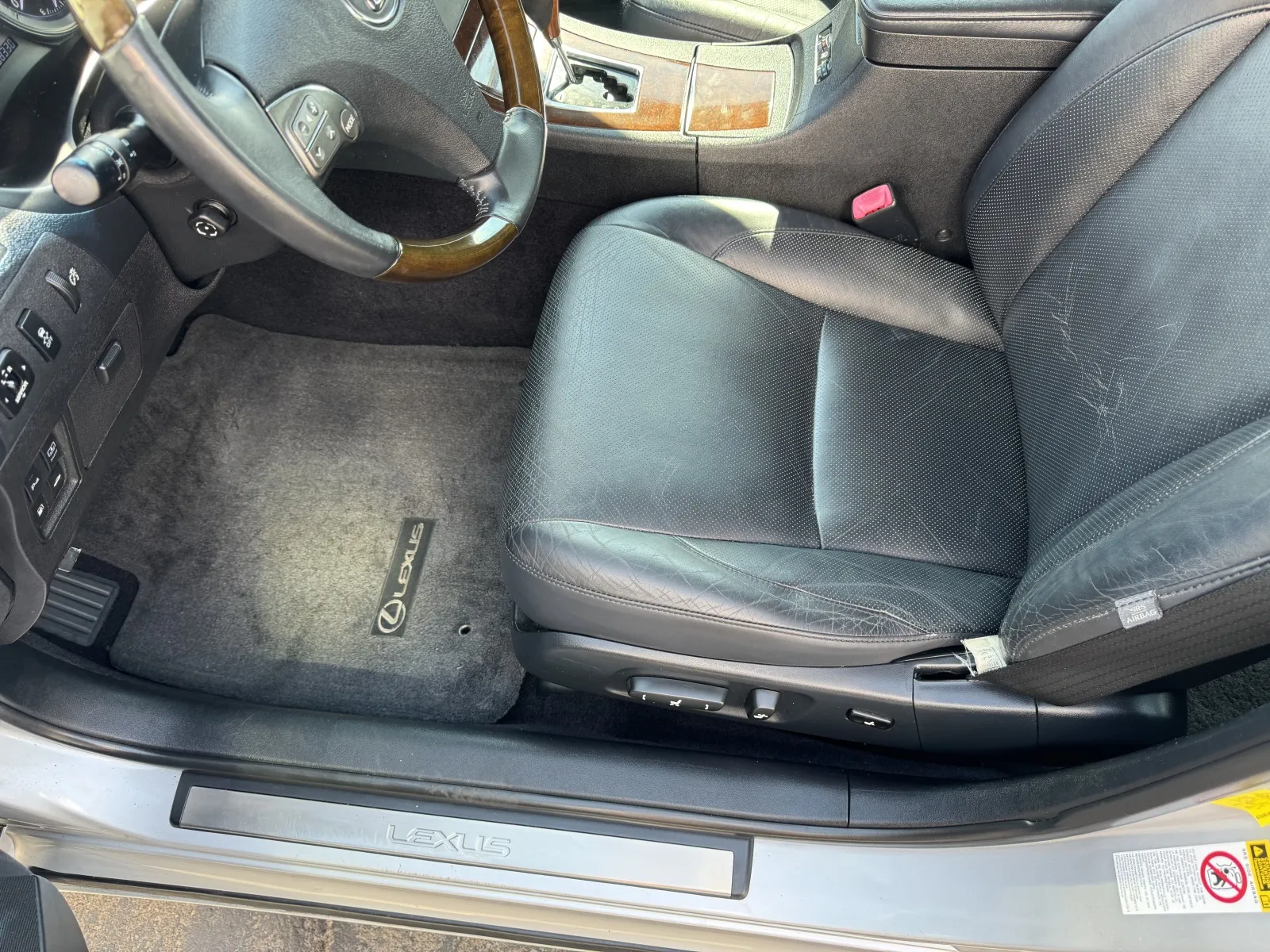 Lexus ES photo 11
