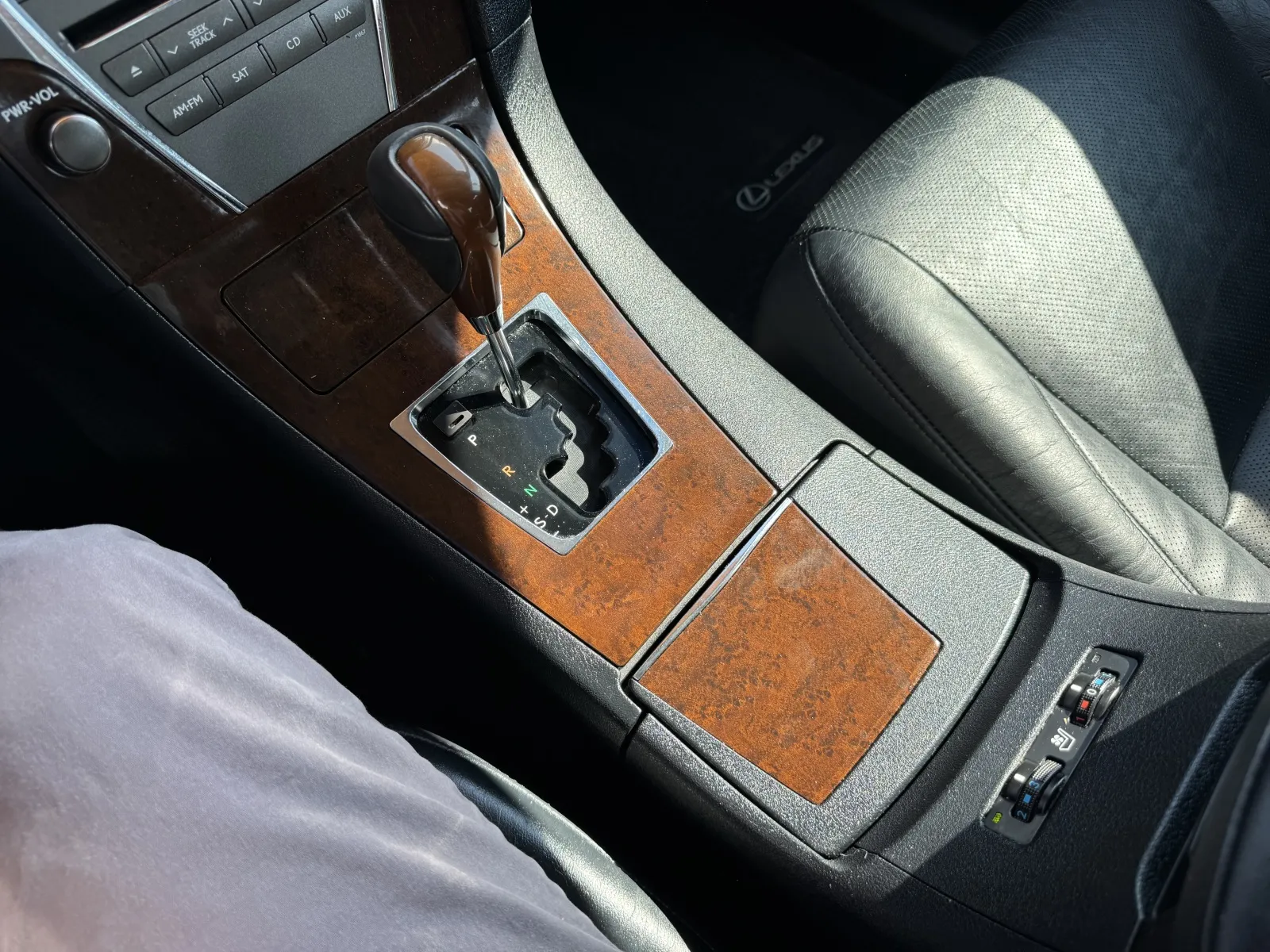 Lexus ES photo 23