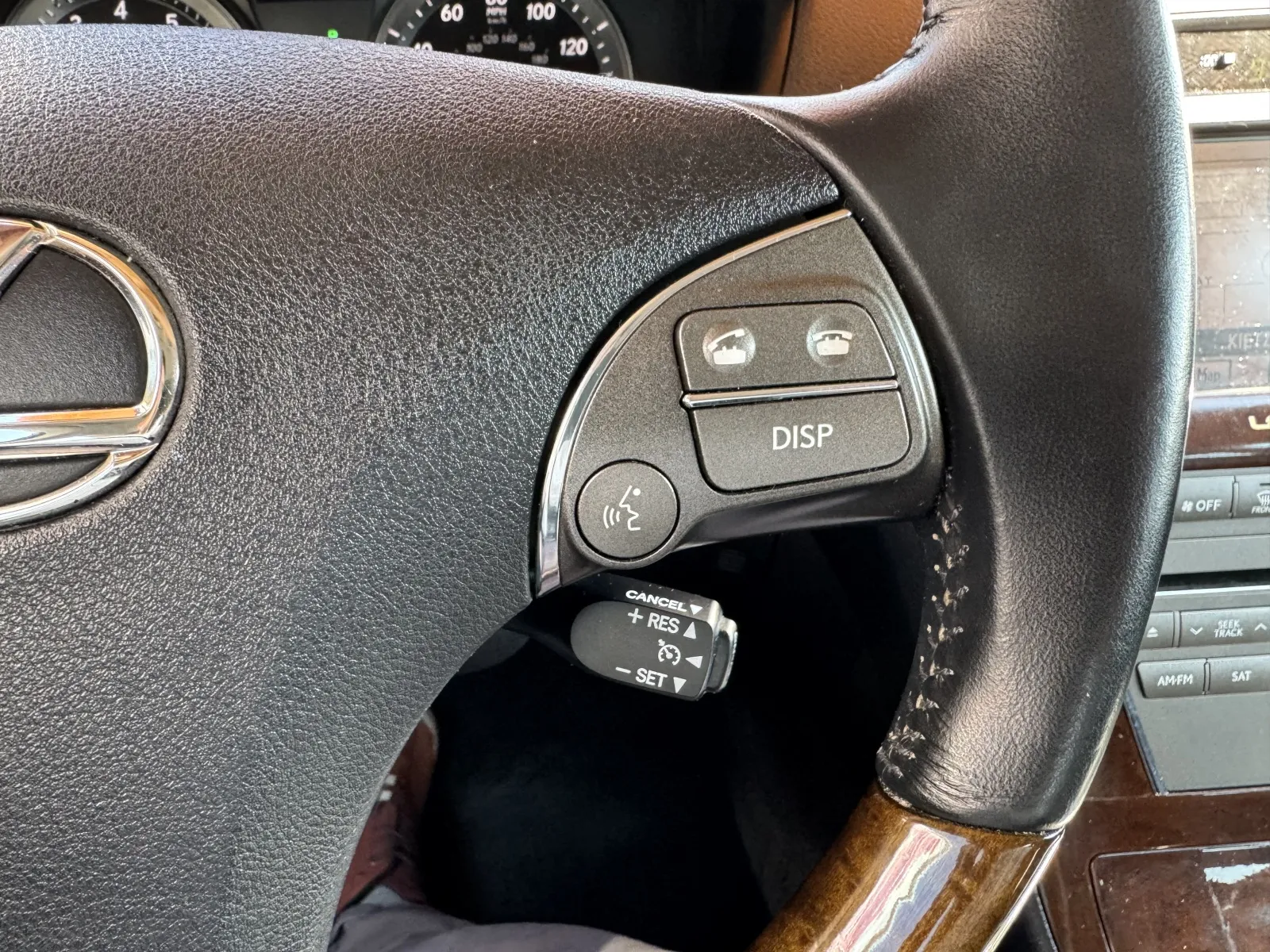 Lexus ES photo 17
