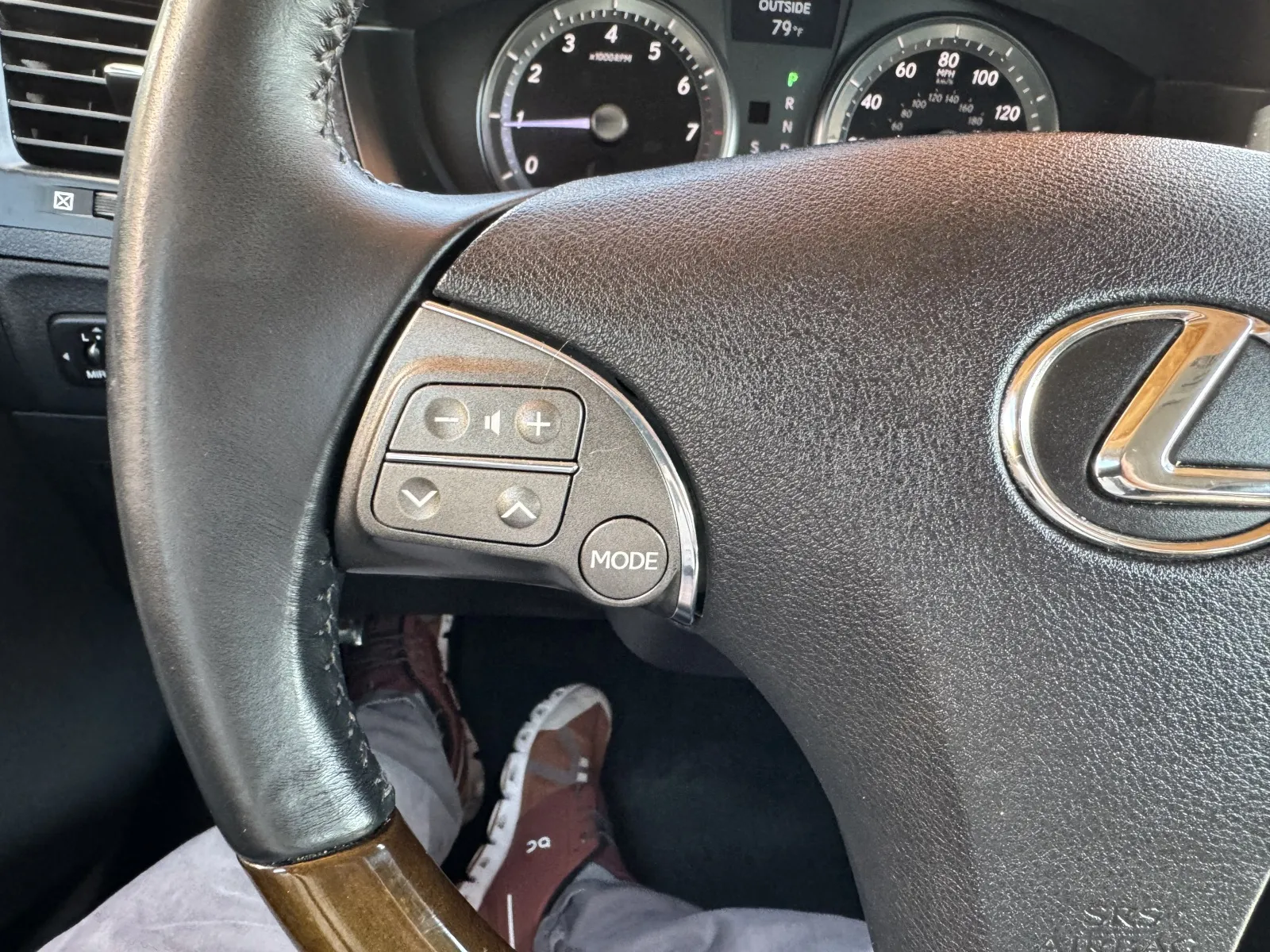 Lexus ES photo 16