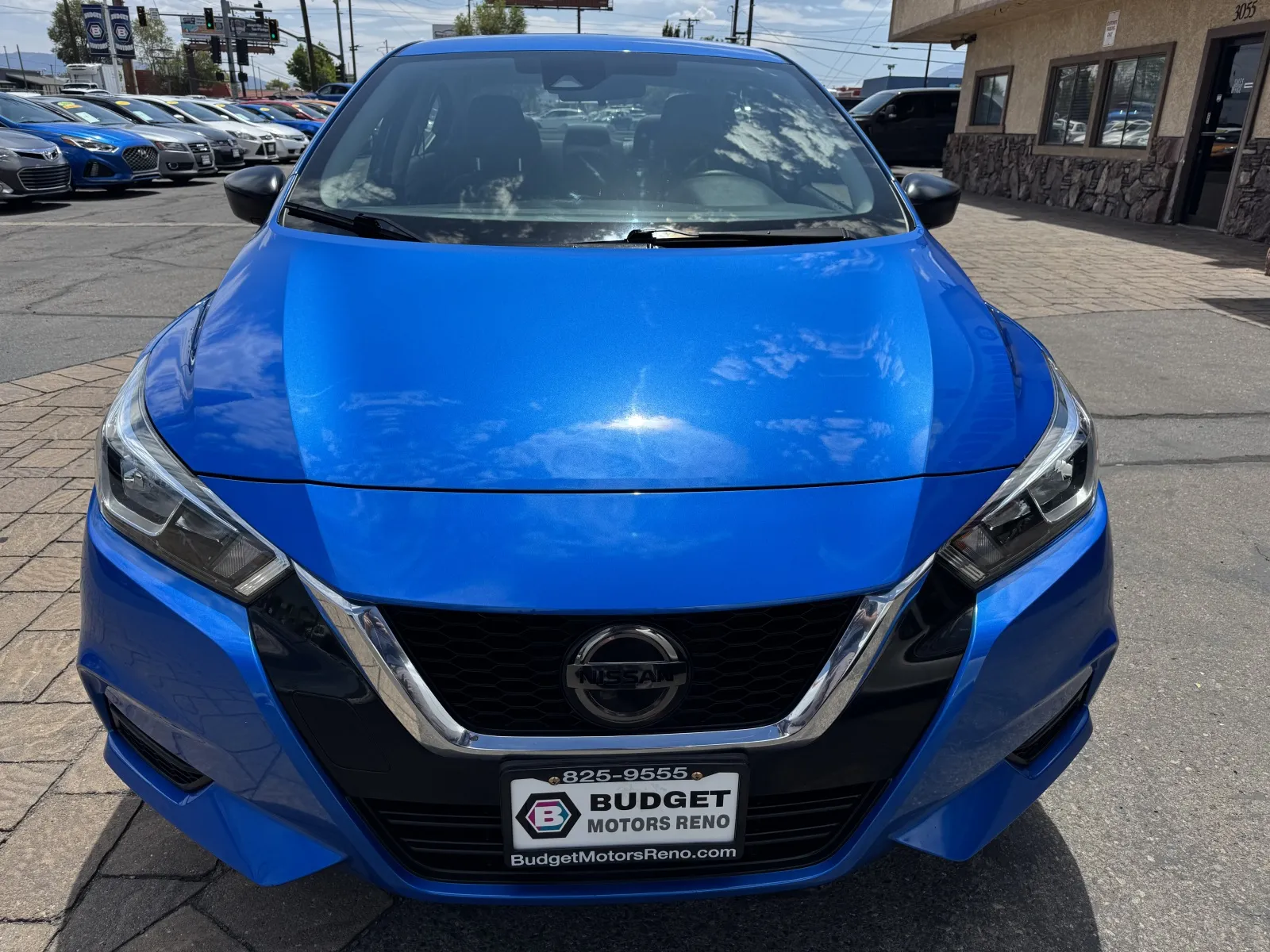 Nissan Versa photo 7