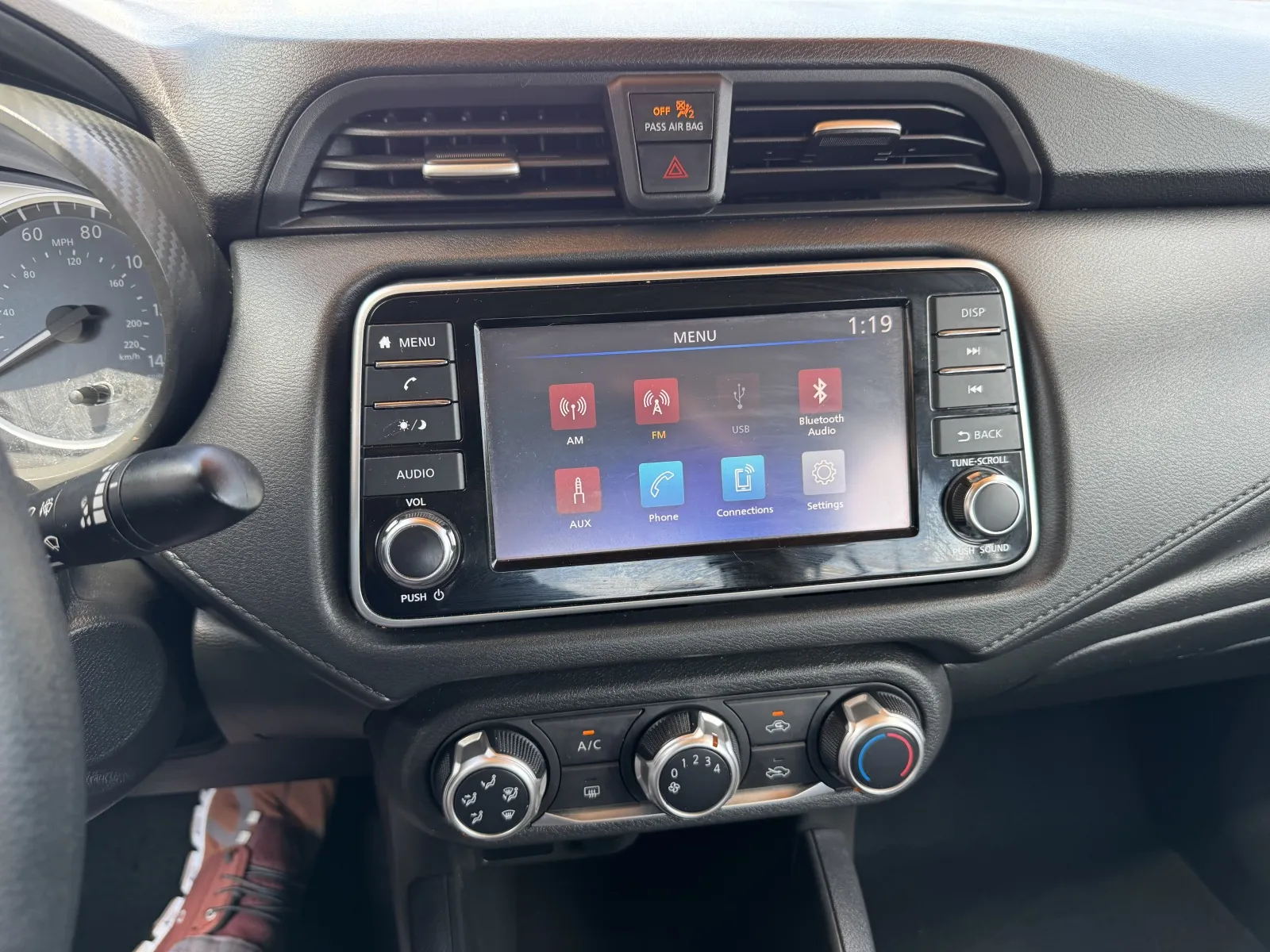 Nissan Versa photo 25