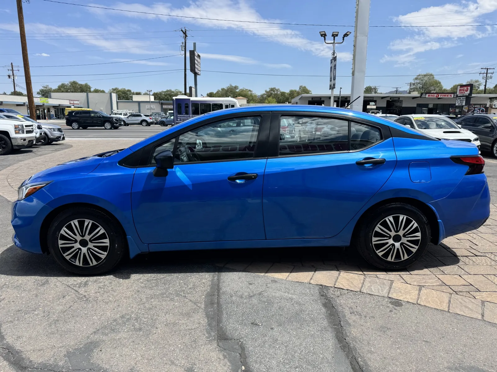 Nissan Versa photo 5