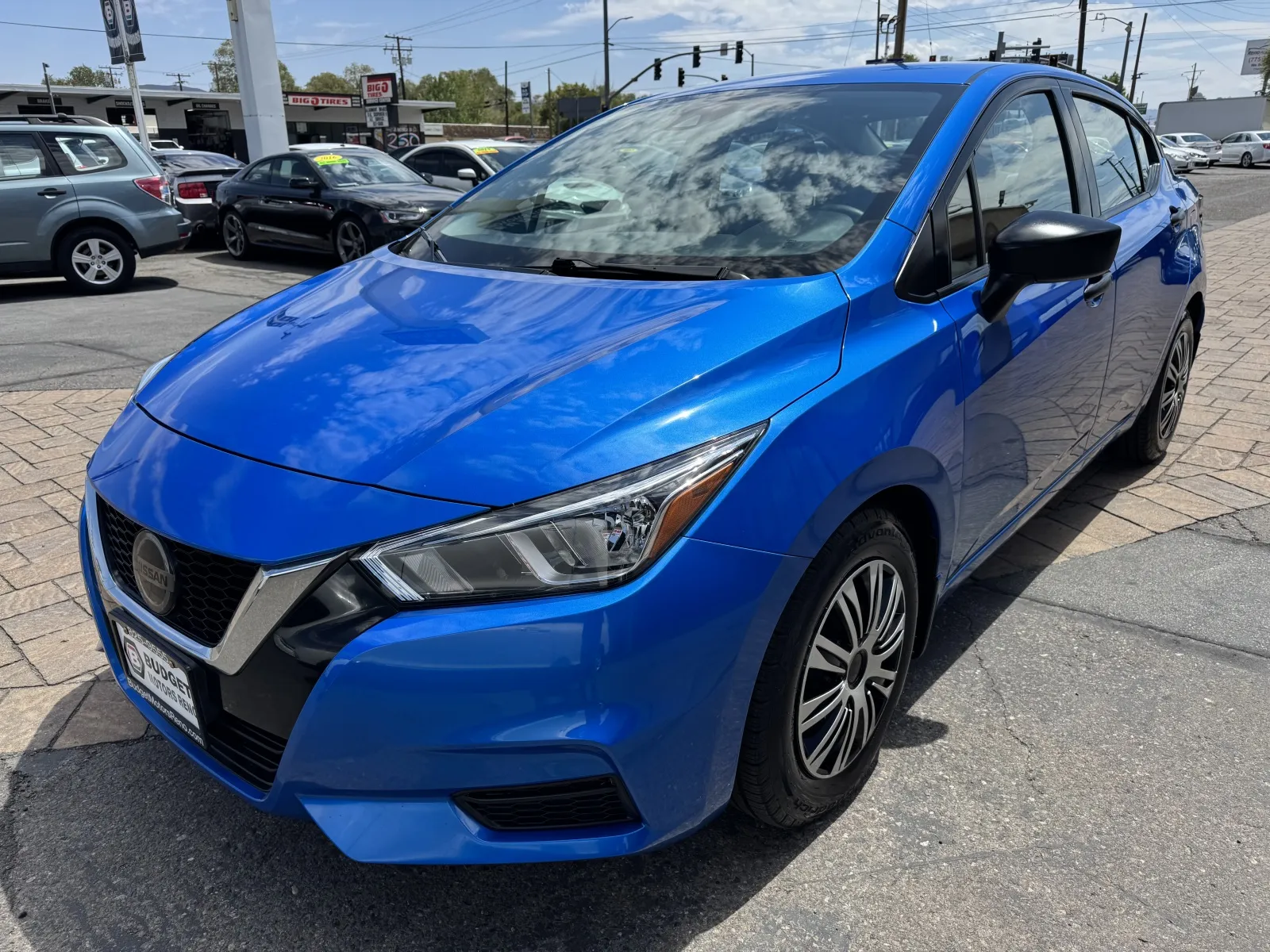 Nissan Versa photo 6