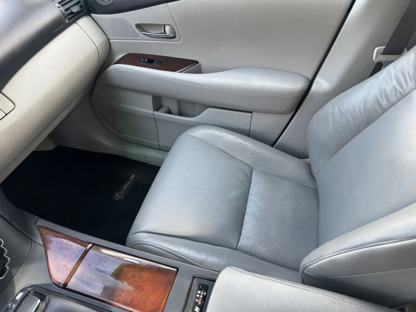 Lexus RX photo 25