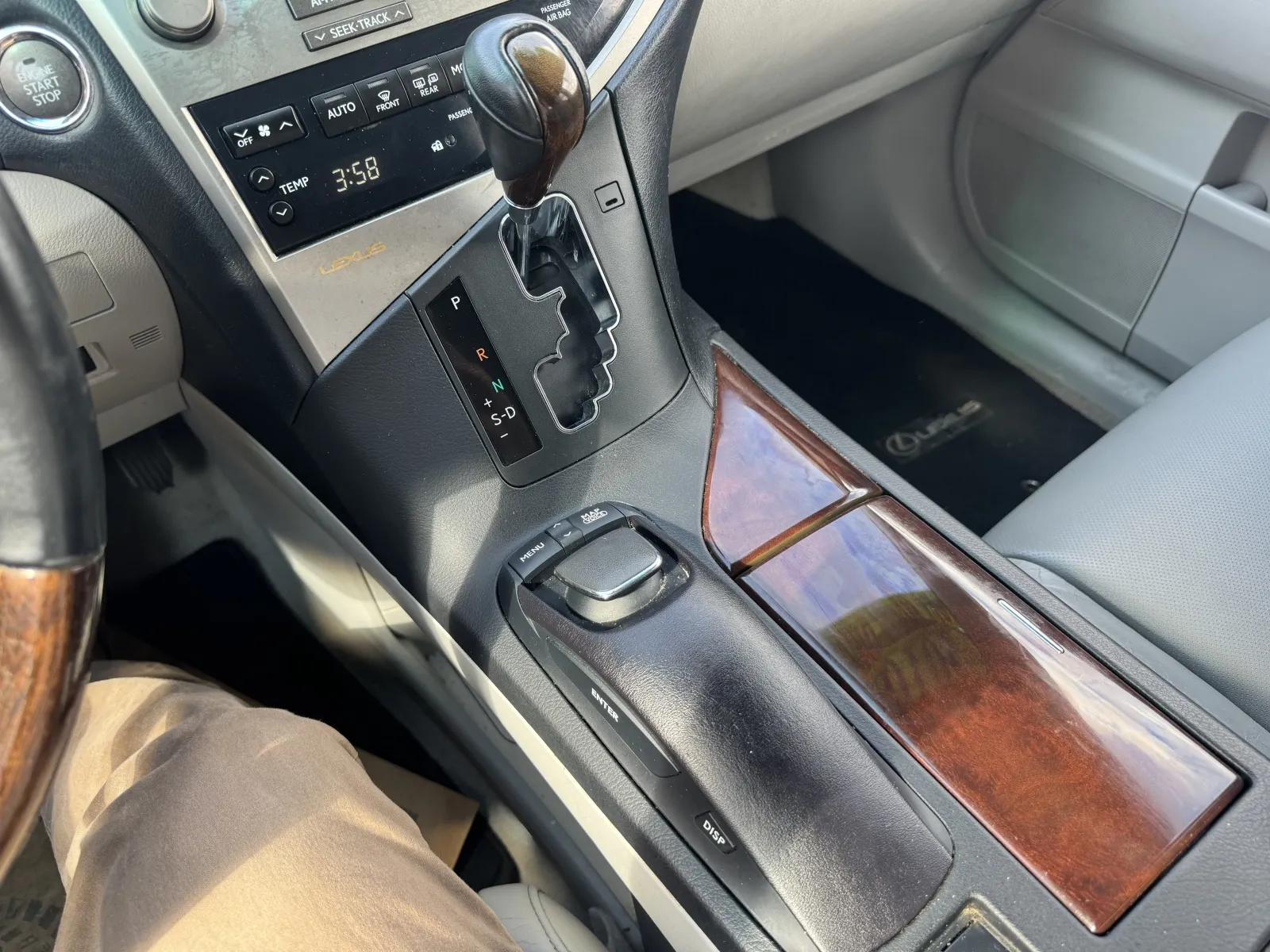 Lexus RX photo 23