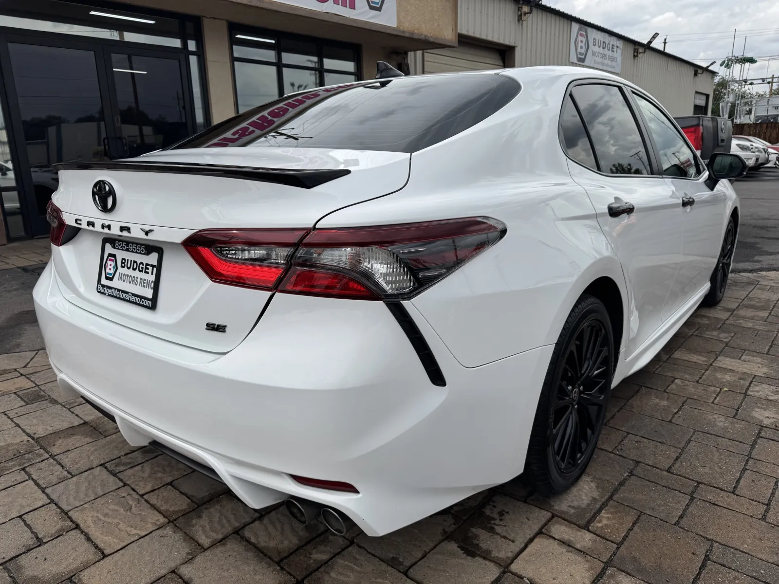 Toyota Camry photo 2