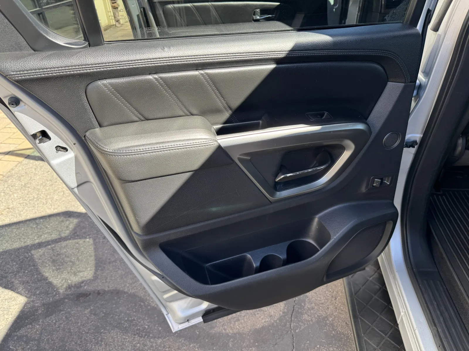 Nissan Armada photo 23