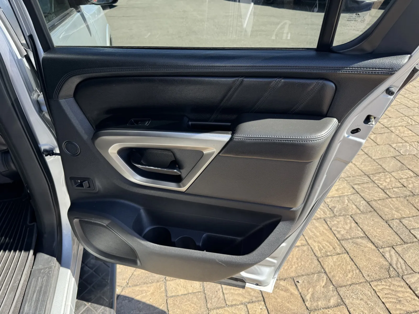 Nissan Armada photo 25