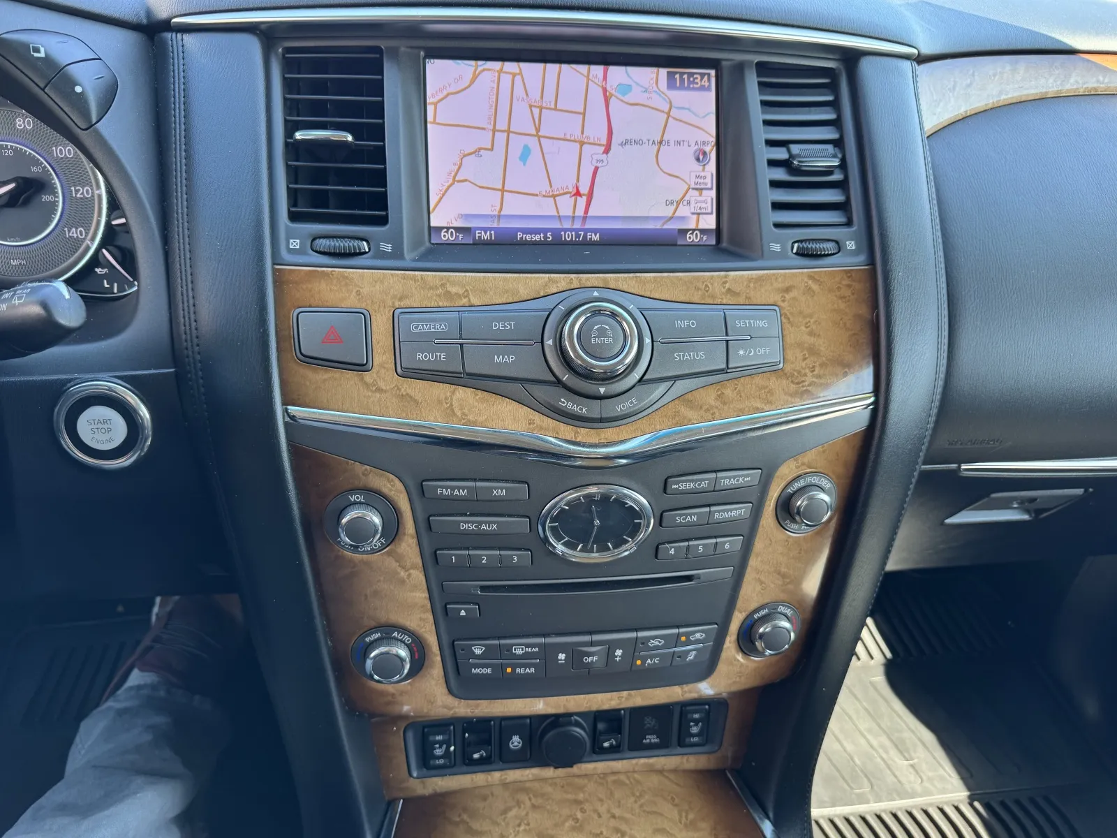 Infiniti QX56 photo 27