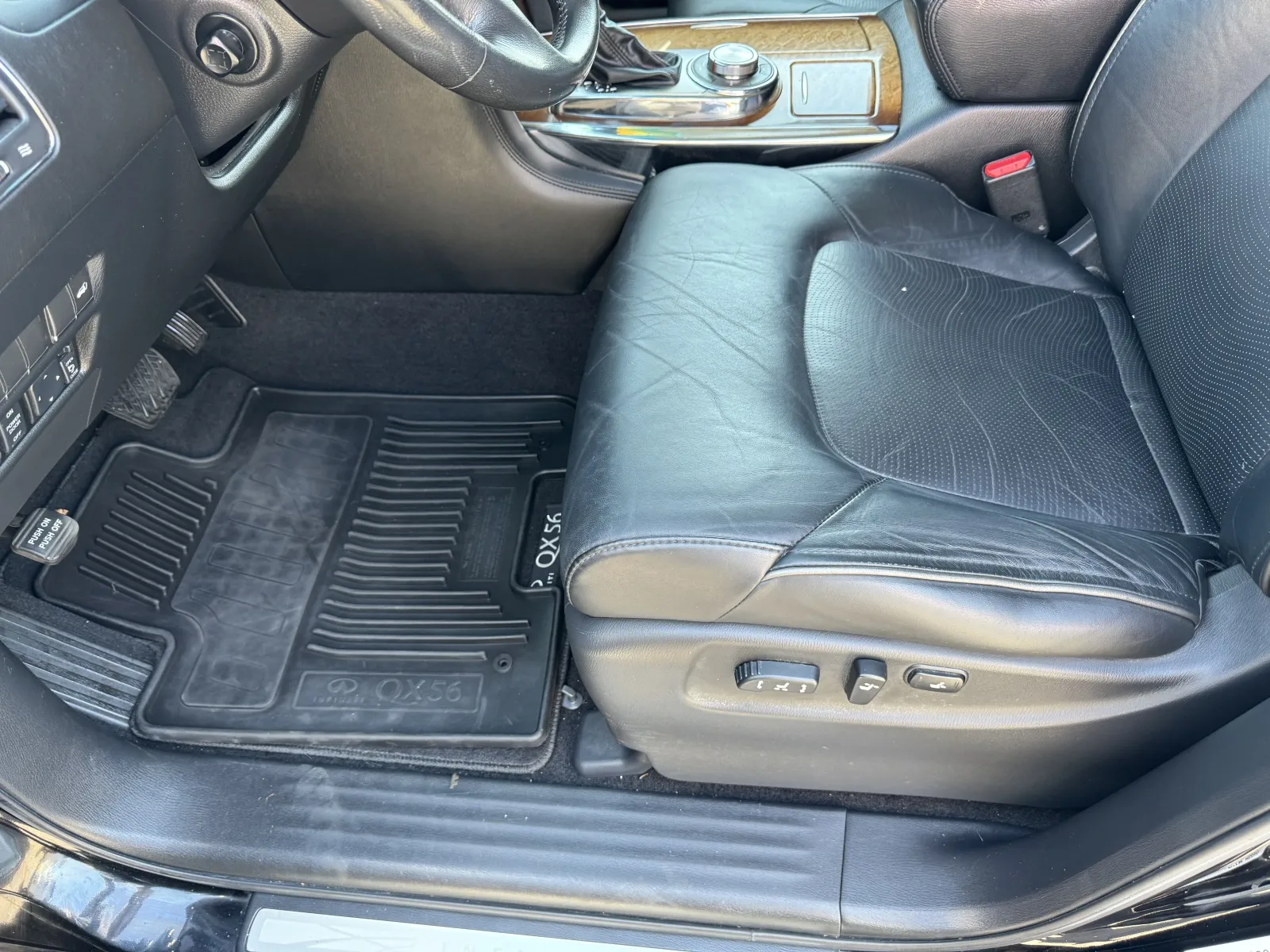 Infiniti QX56 photo 19