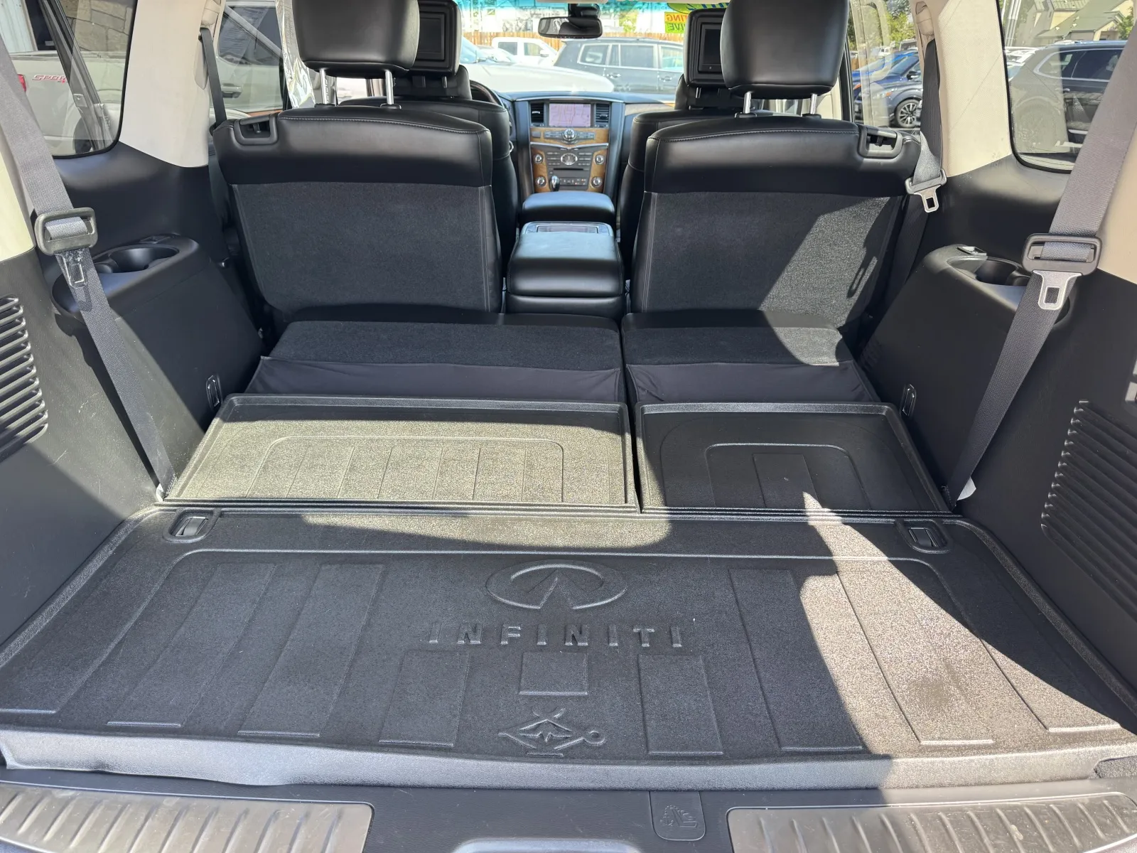 Infiniti QX56 photo 47