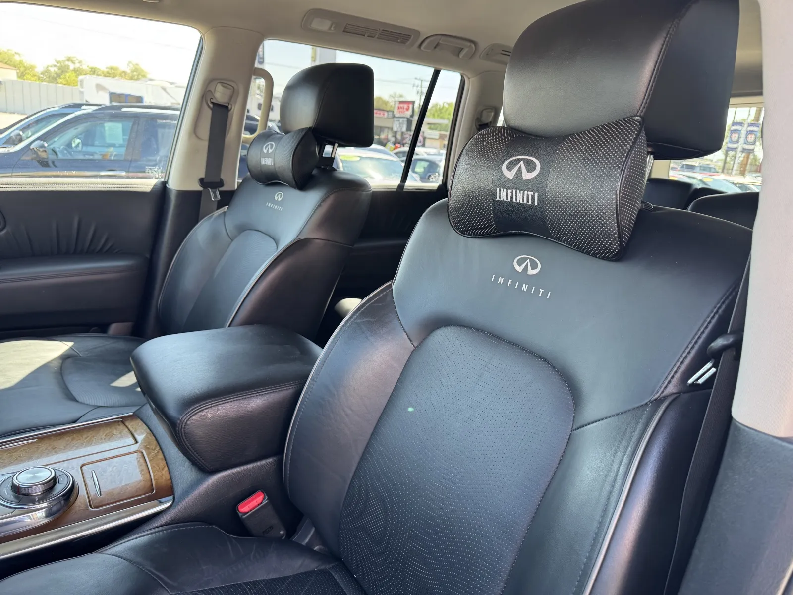 Infiniti QX56 photo 20