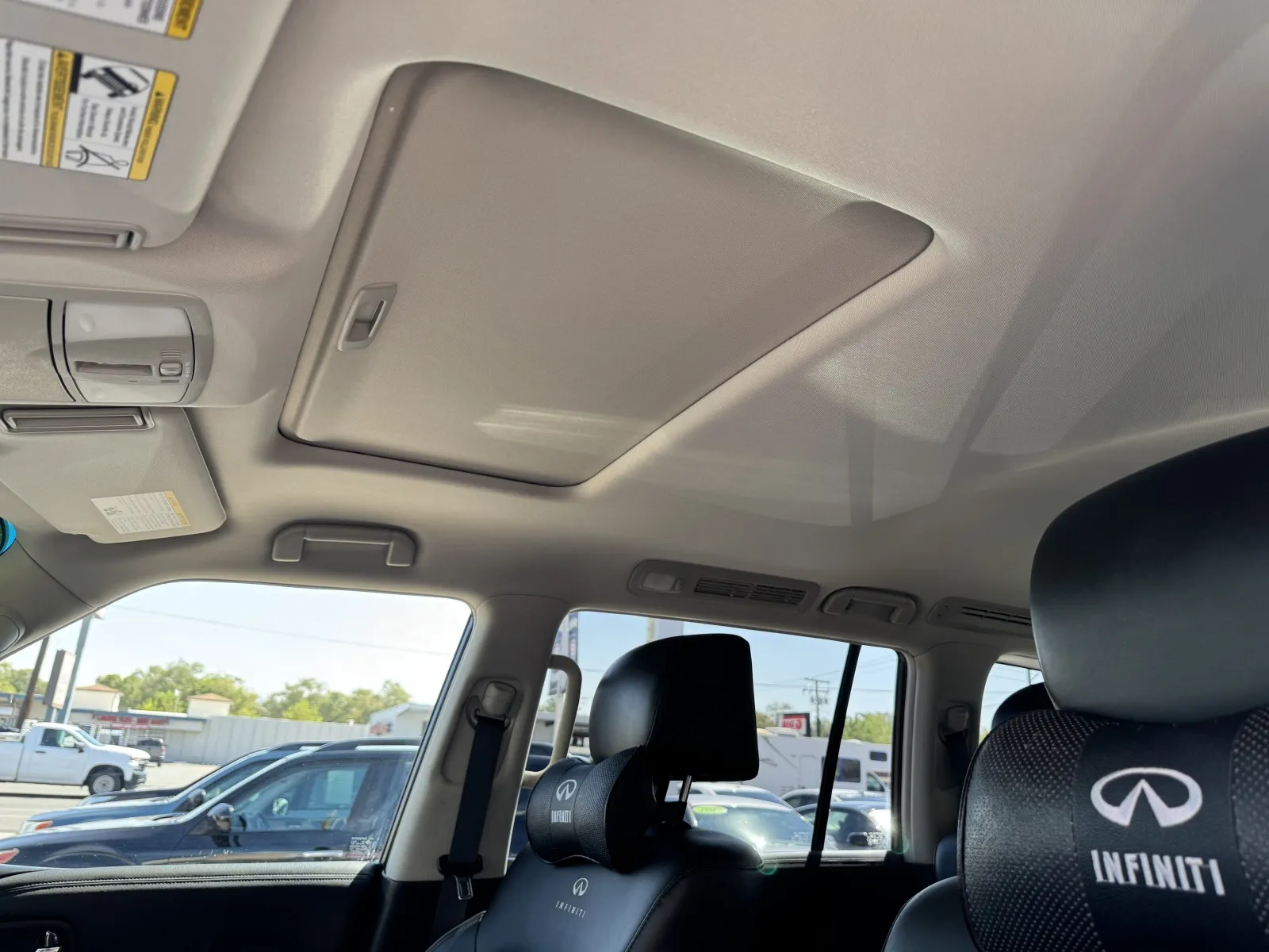 Infiniti QX56 photo 21