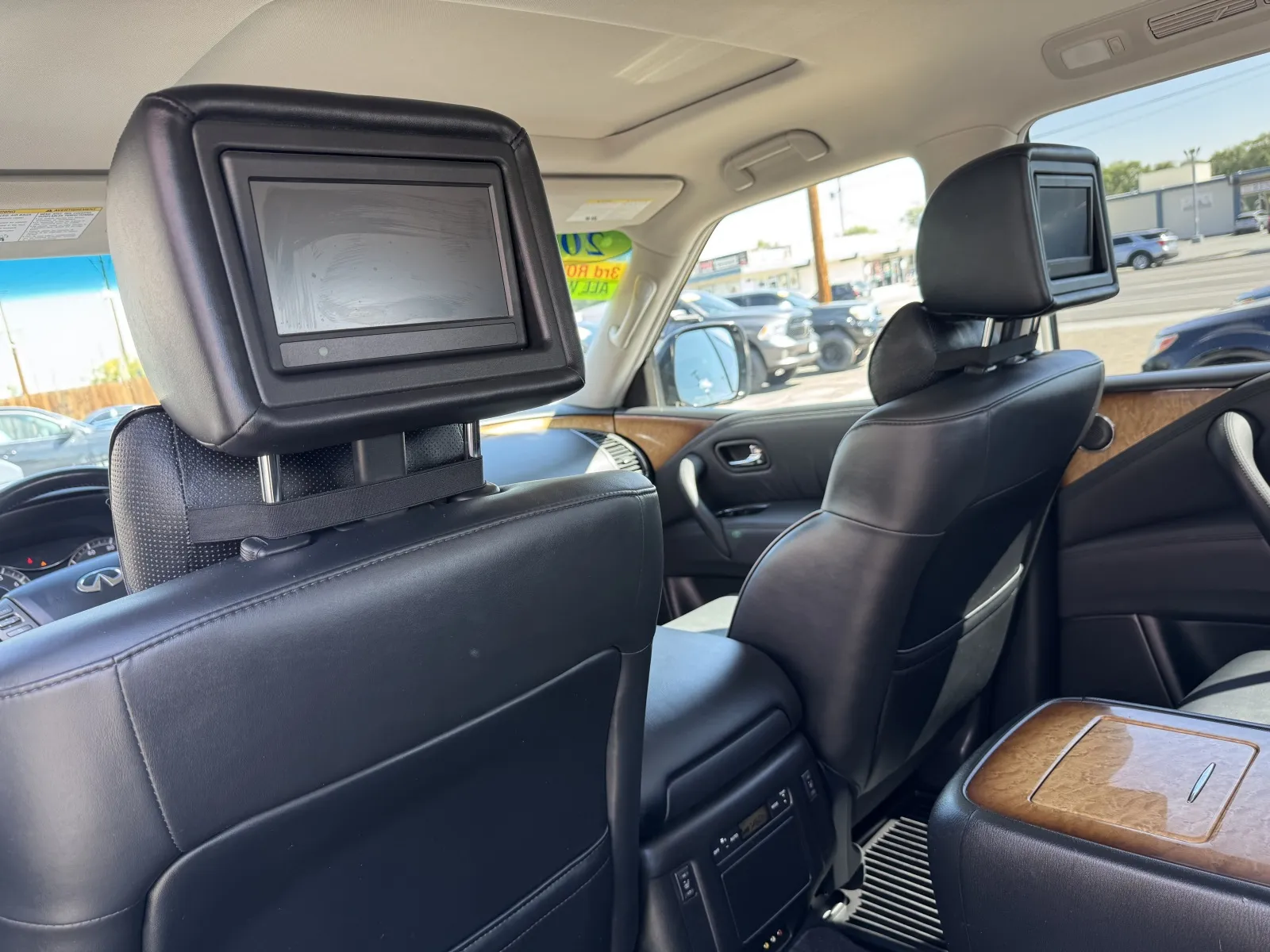Infiniti QX56 photo 38