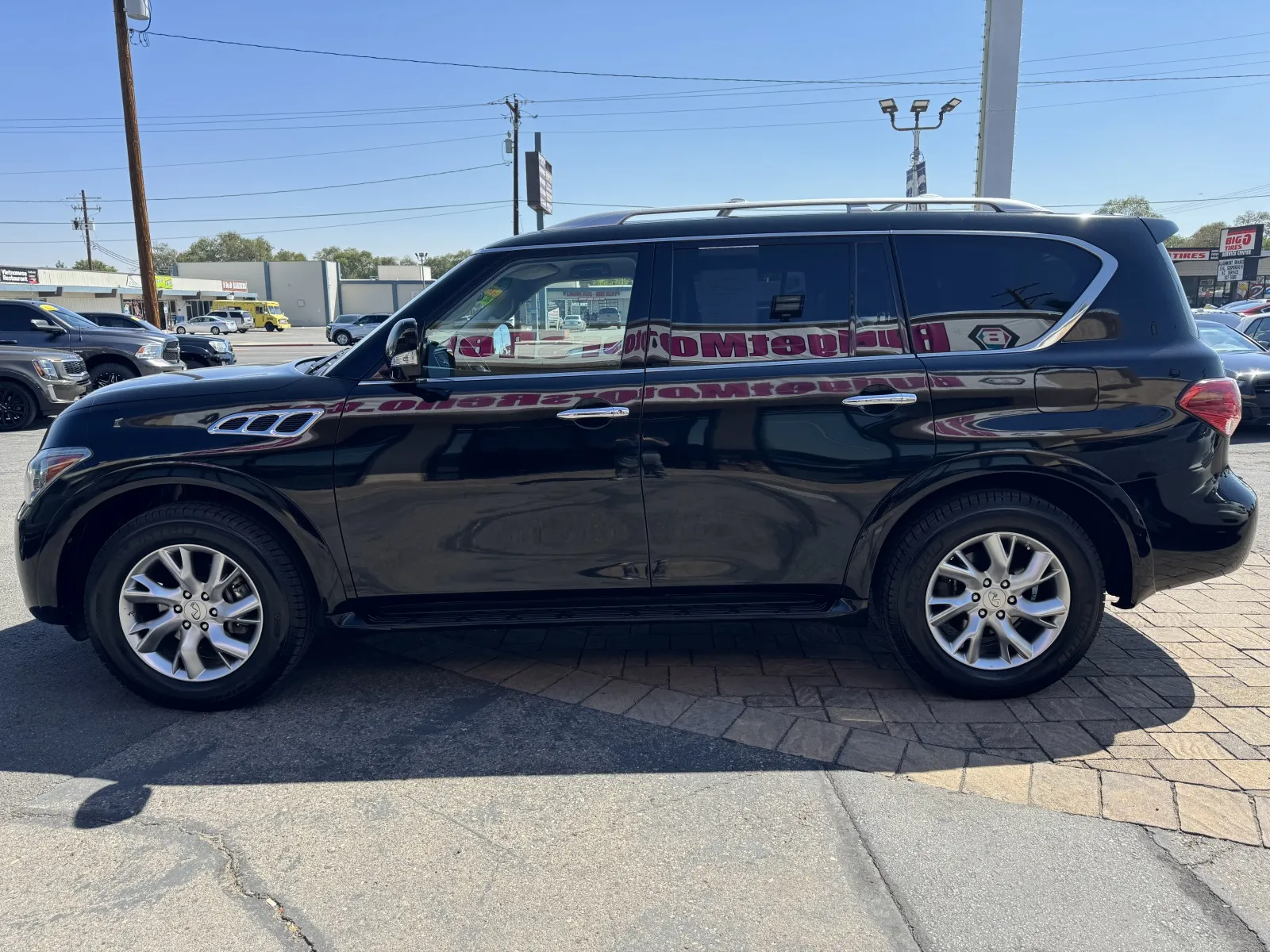 Infiniti QX56 photo 5