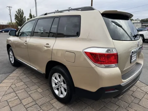 More photos of 2013 Toyota Highlander SE at Budget Motors, NV