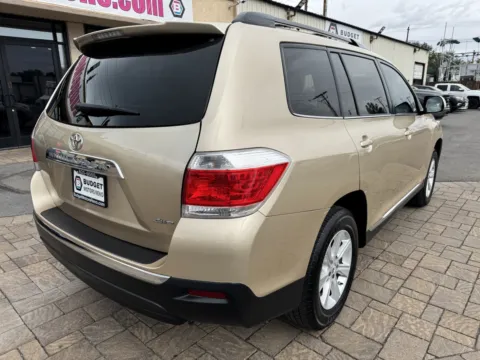 Photos of 2013 Toyota Highlander SE for sale in Reno, NV at Budget Motors
