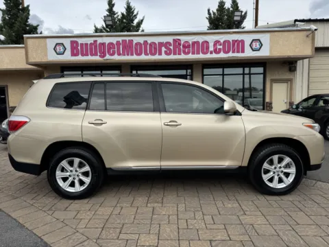 Beige 2013 Toyota Highlander SE for sale in Reno, NV