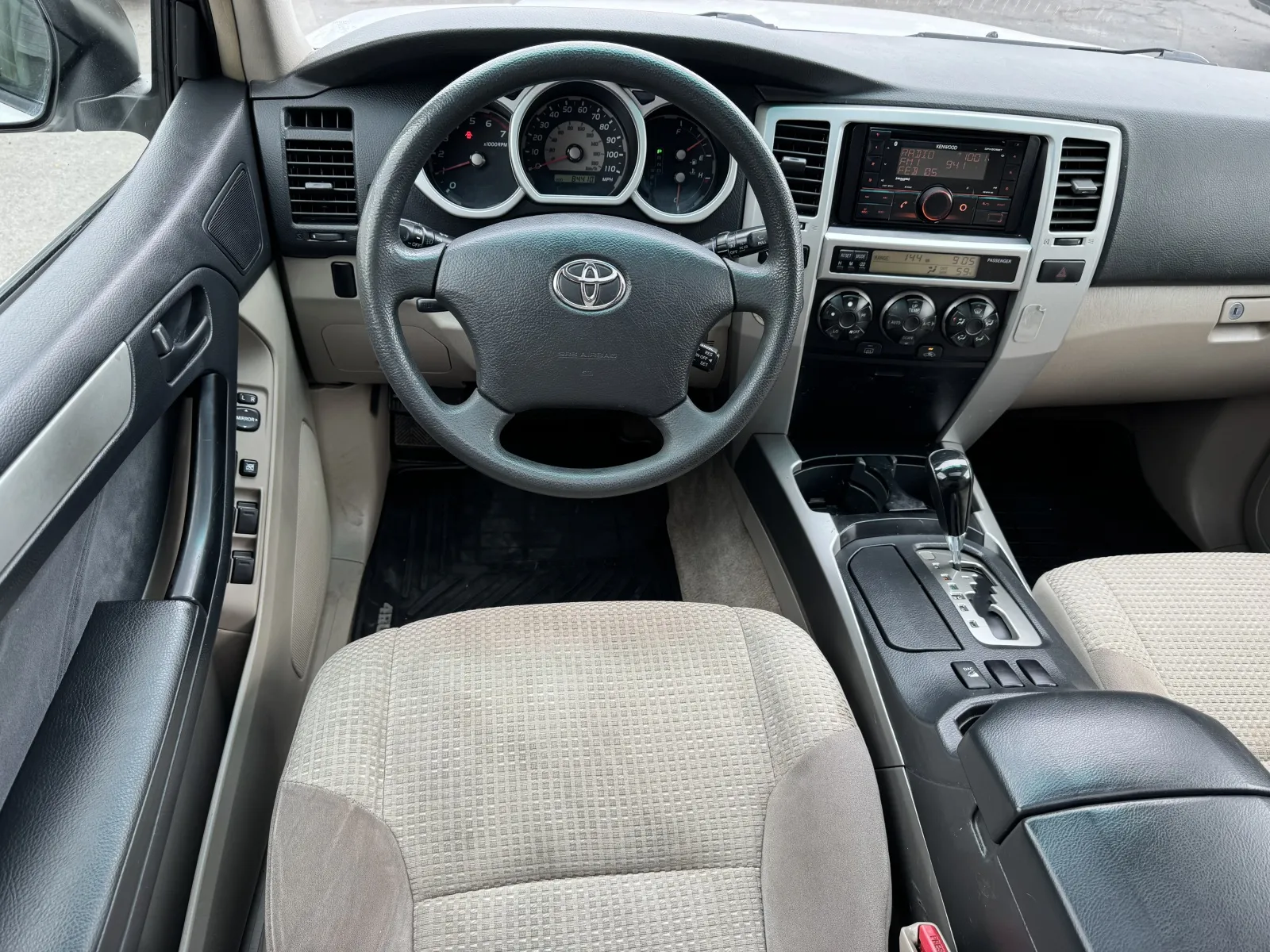 Toyota 4Runner photo 9