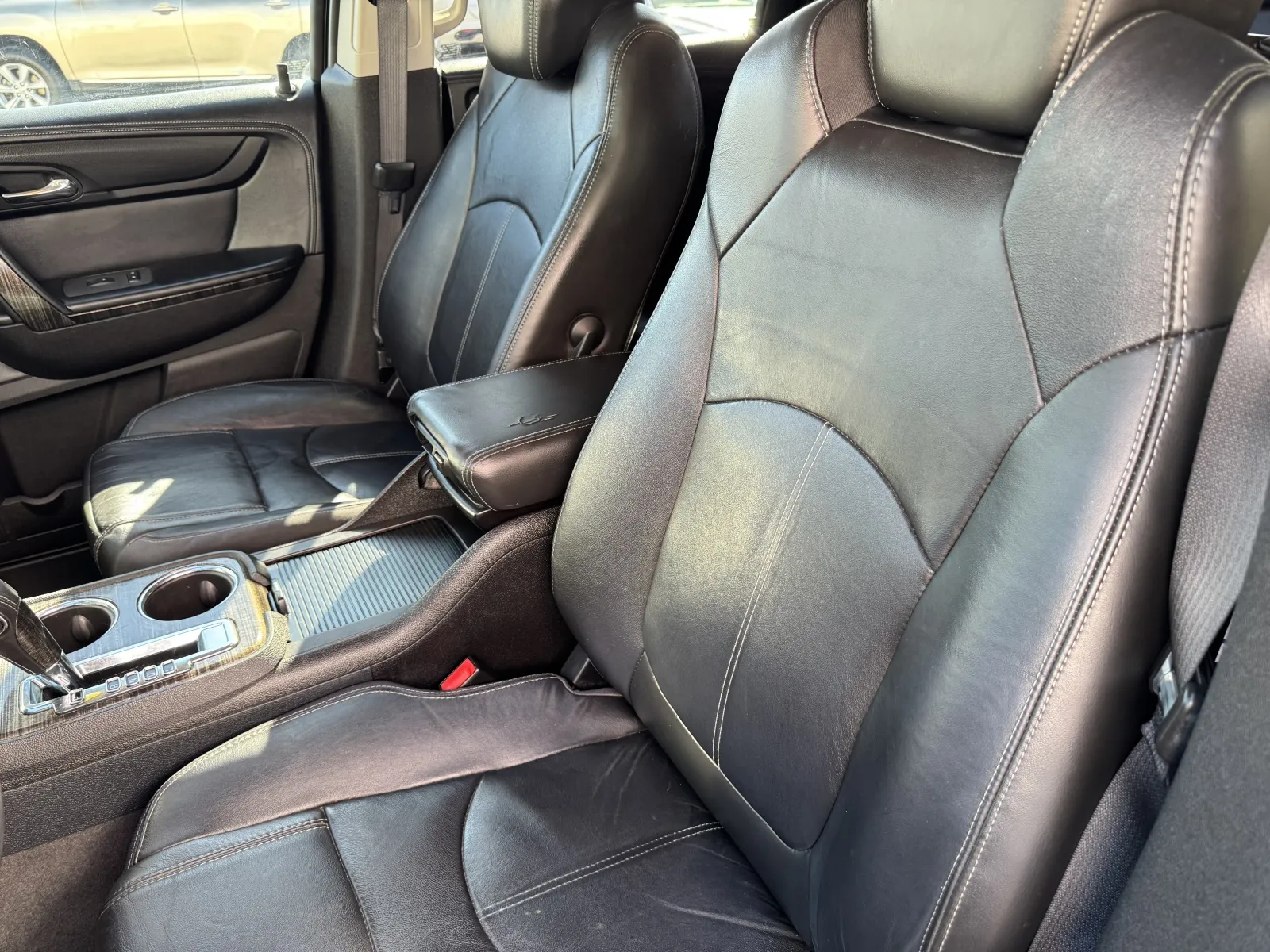 GMC Acadia photo 16