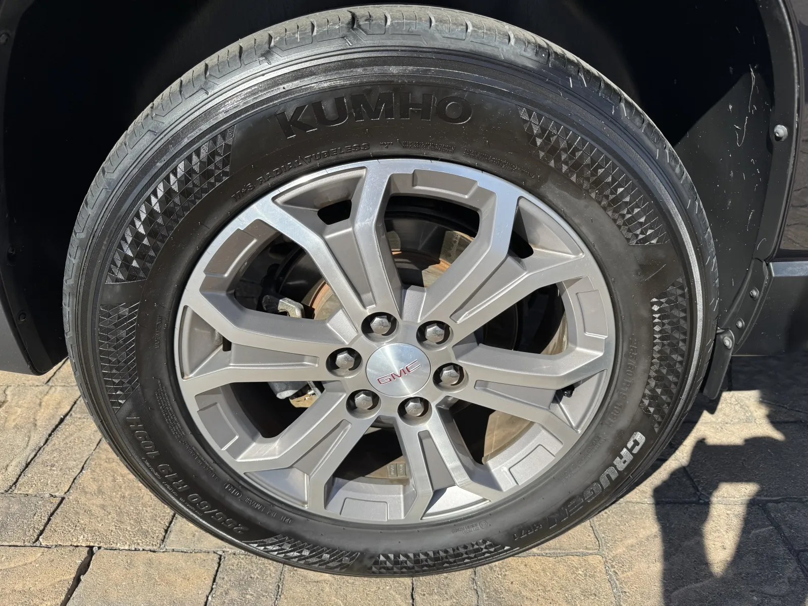 GMC Acadia photo 11