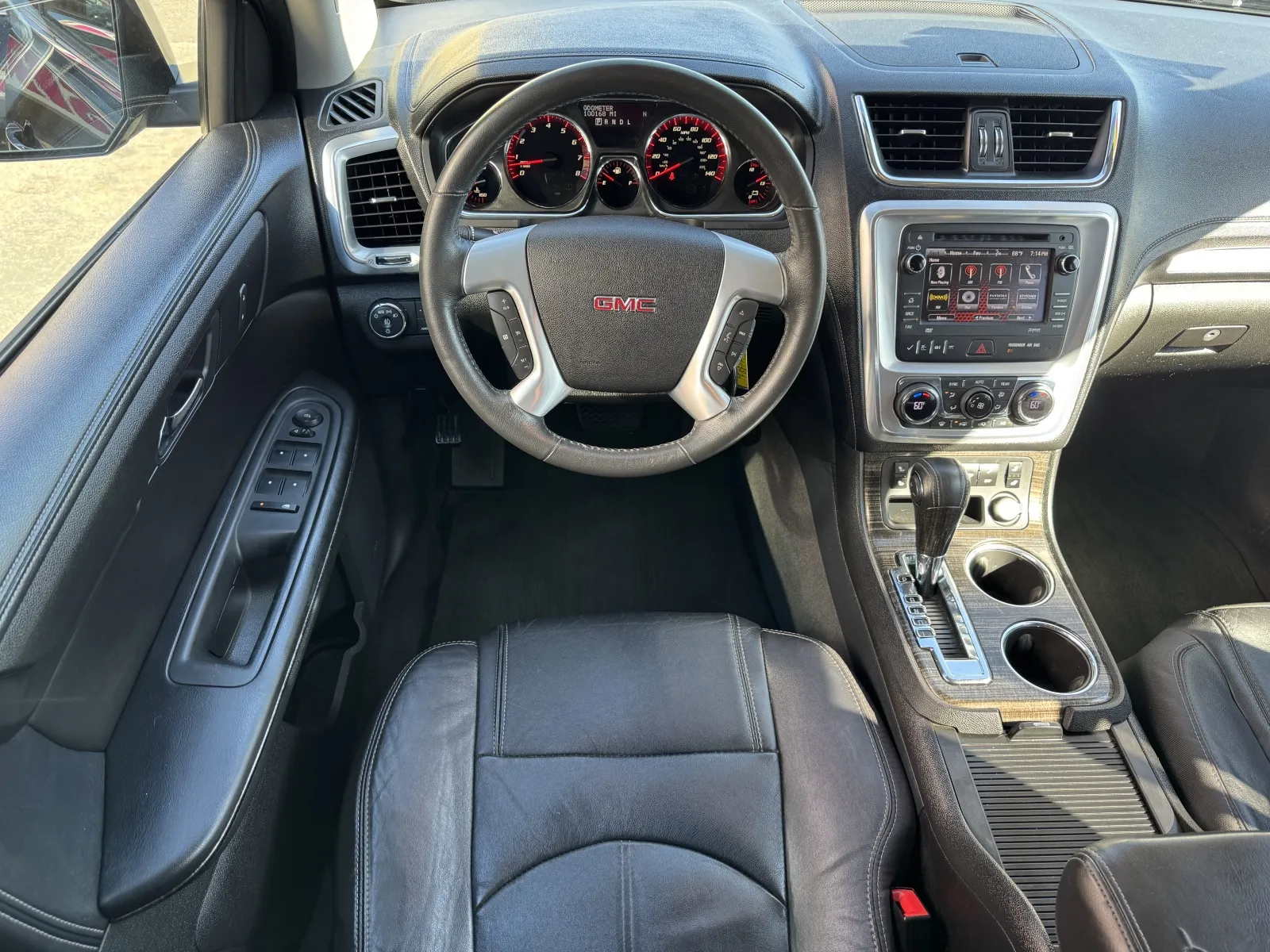 GMC Acadia photo 13