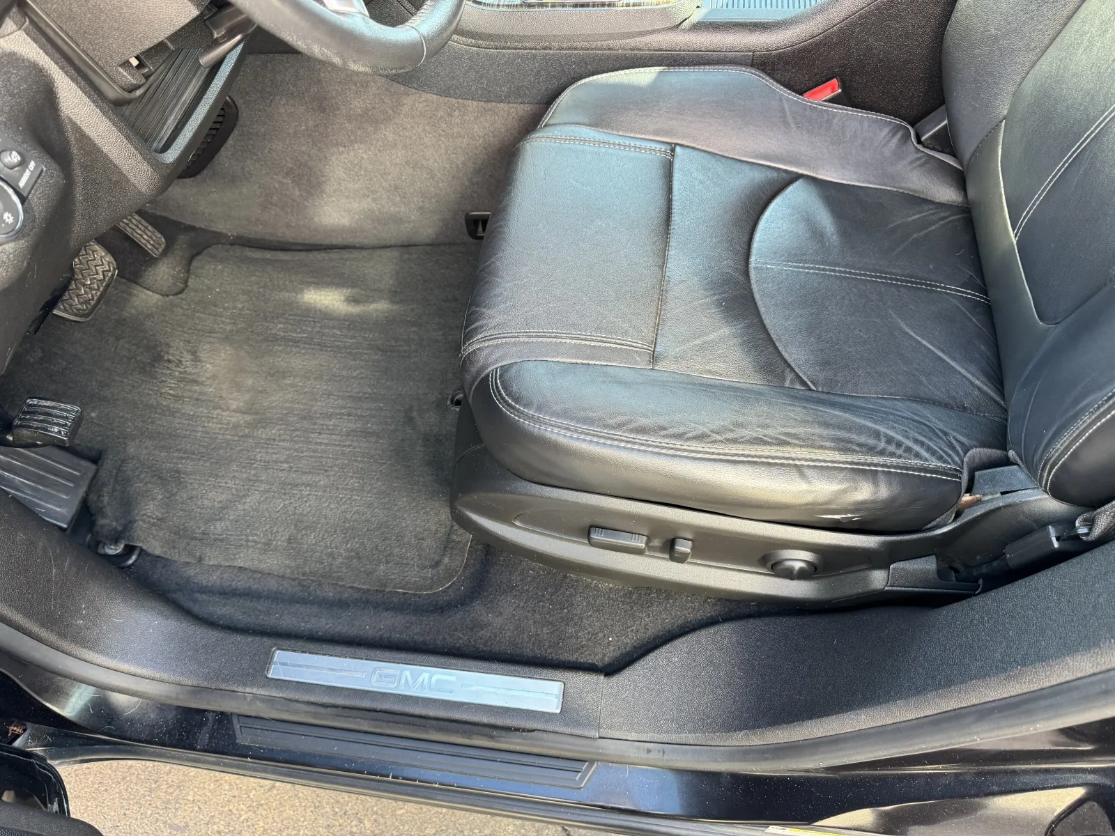 GMC Acadia photo 15