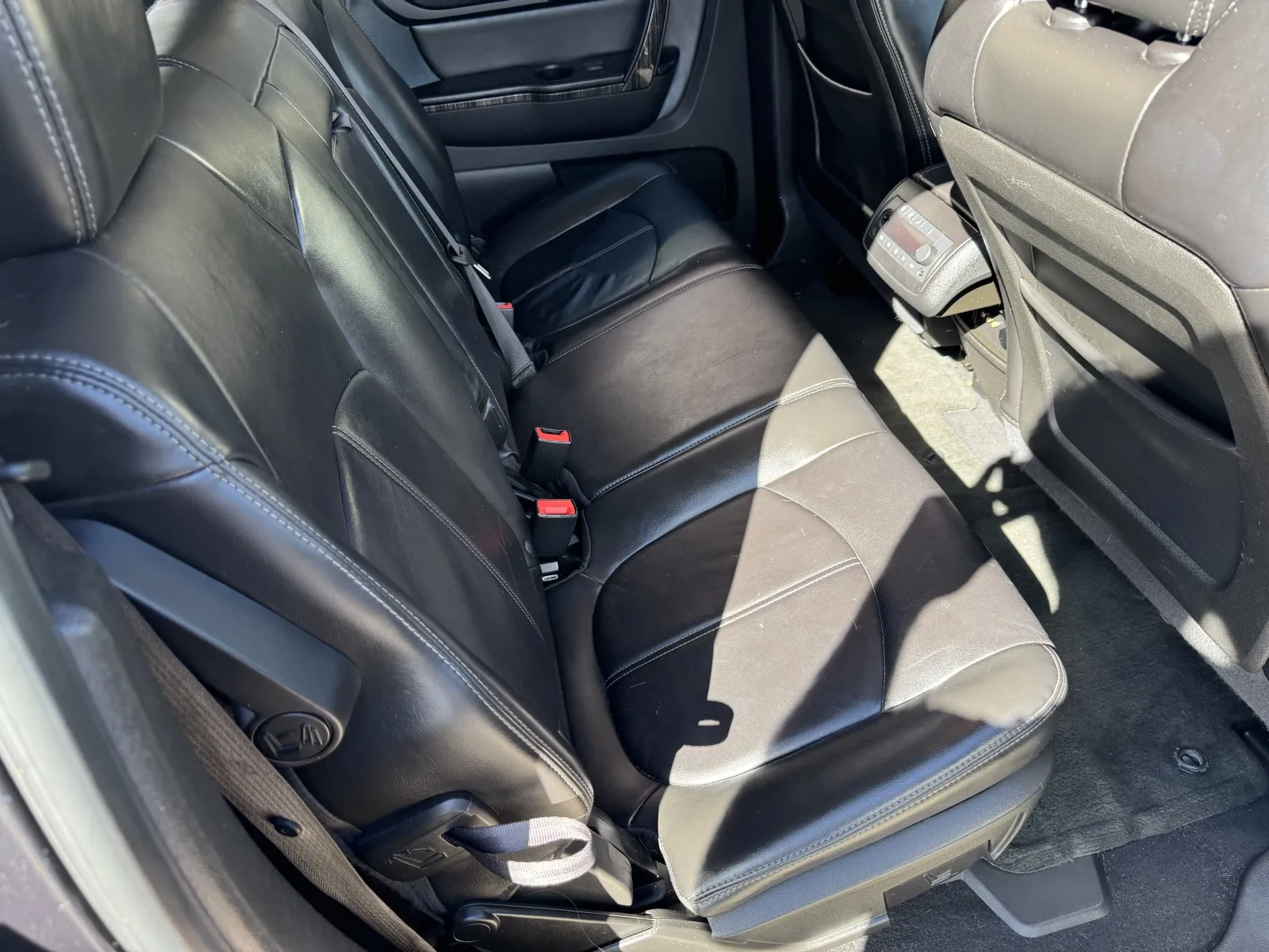 GMC Acadia photo 32