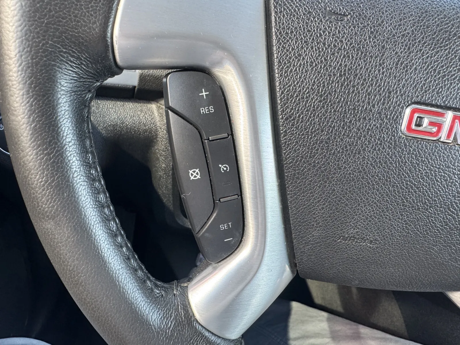 GMC Acadia photo 18