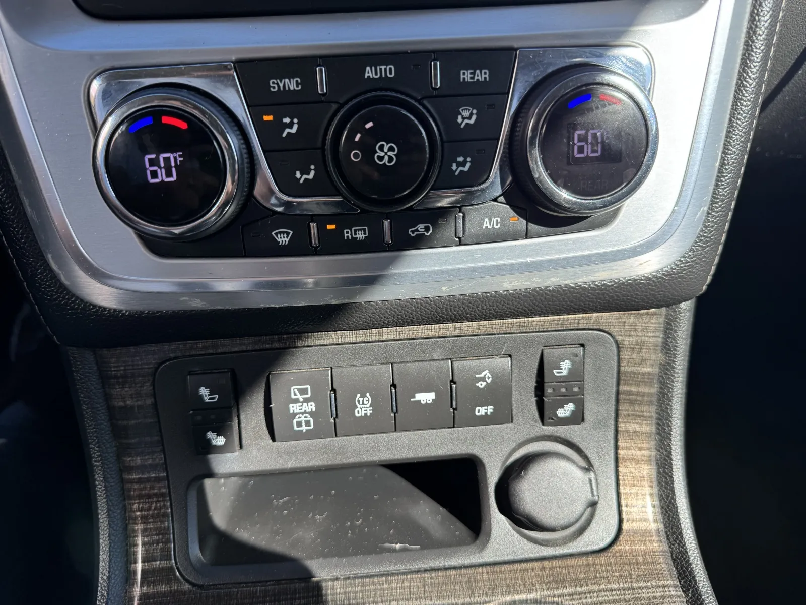 GMC Acadia photo 24