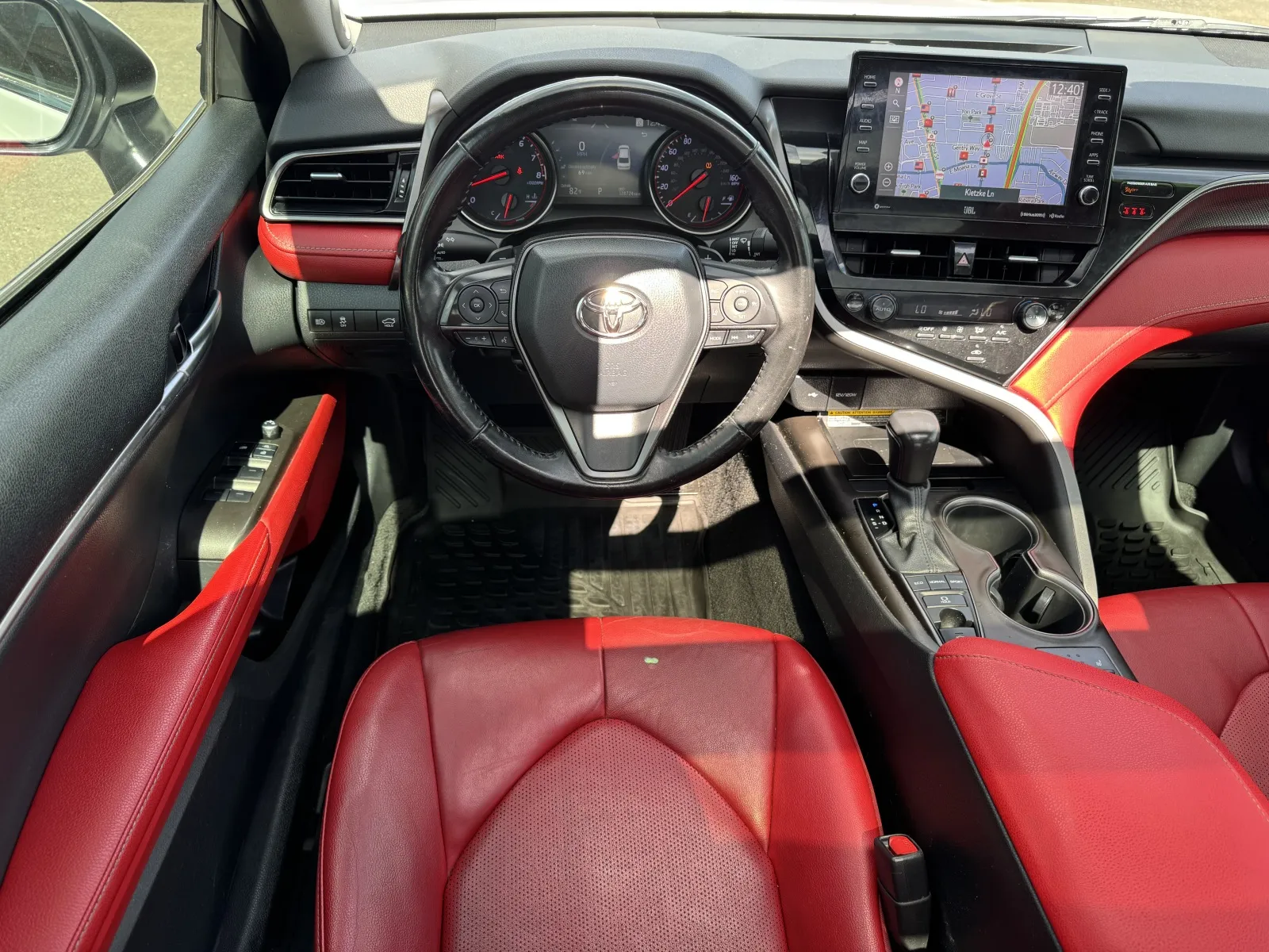 Toyota Camry photo 9