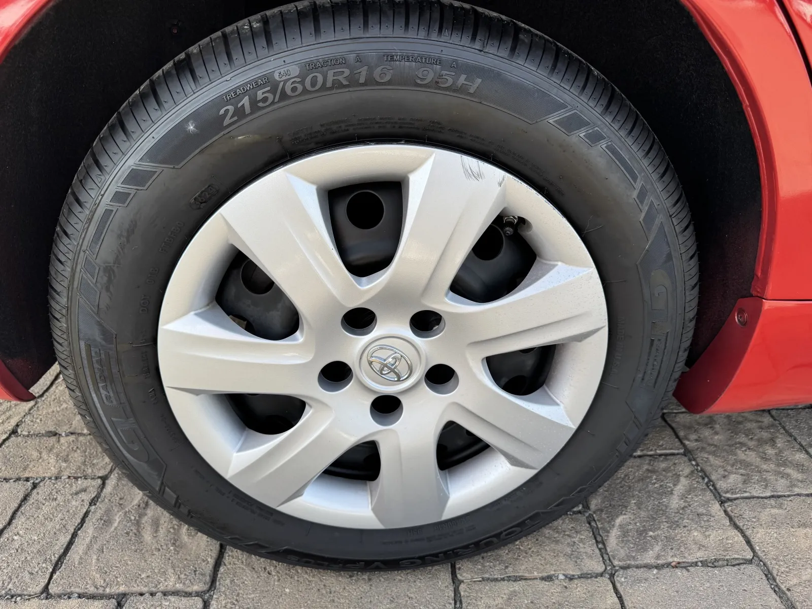 Toyota Camry photo 9