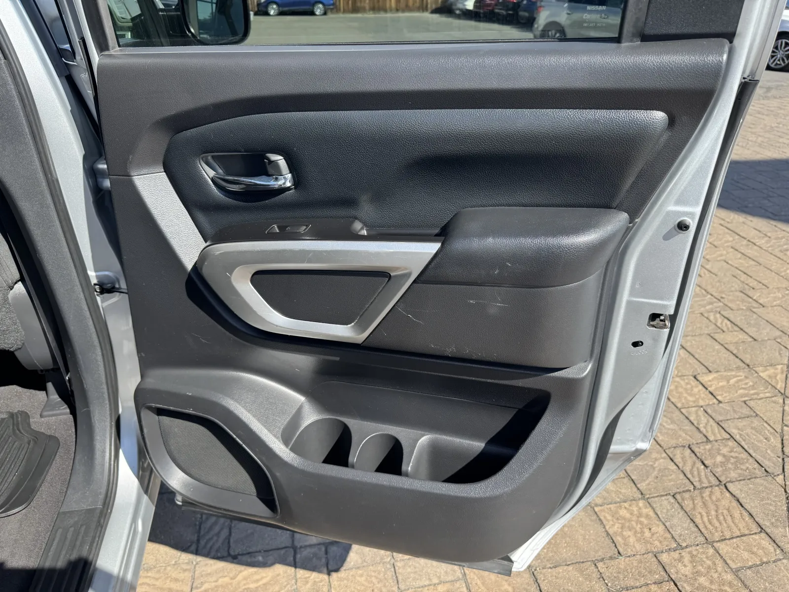Nissan Titan photo 28