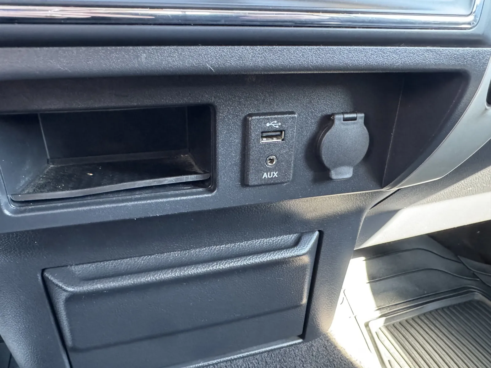 Nissan Titan photo 24
