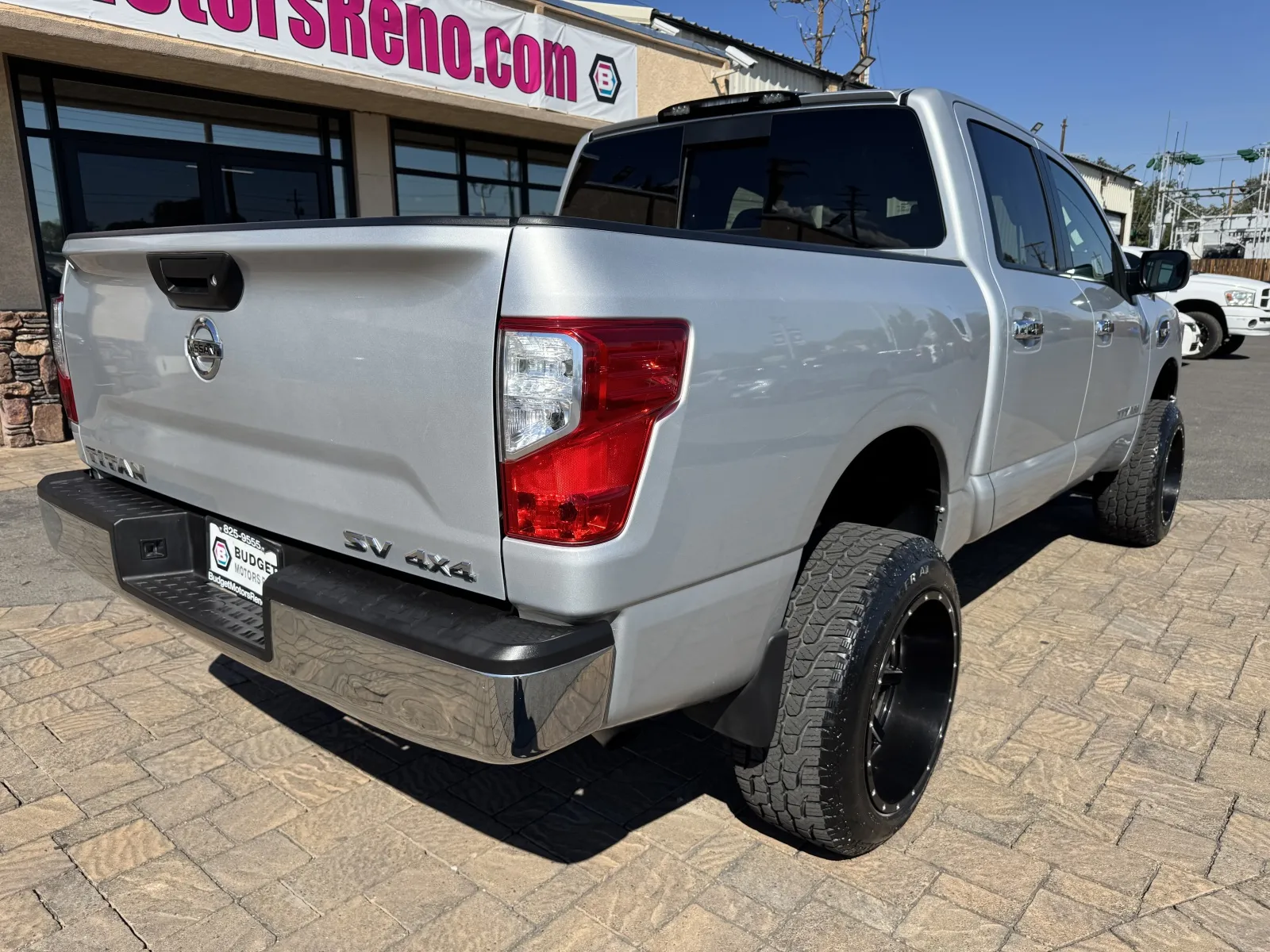 Nissan Titan photo 2