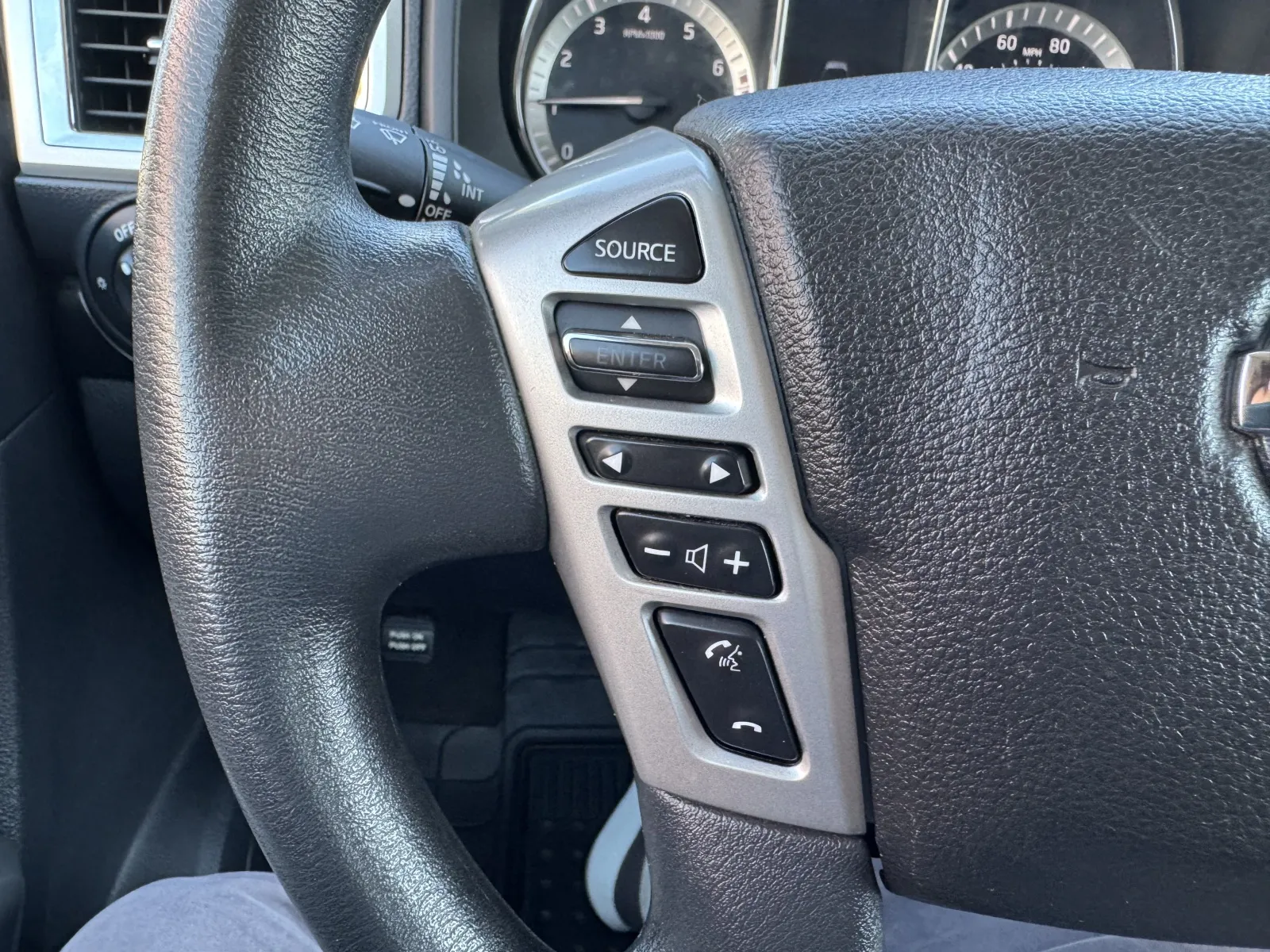 Nissan Titan photo 18