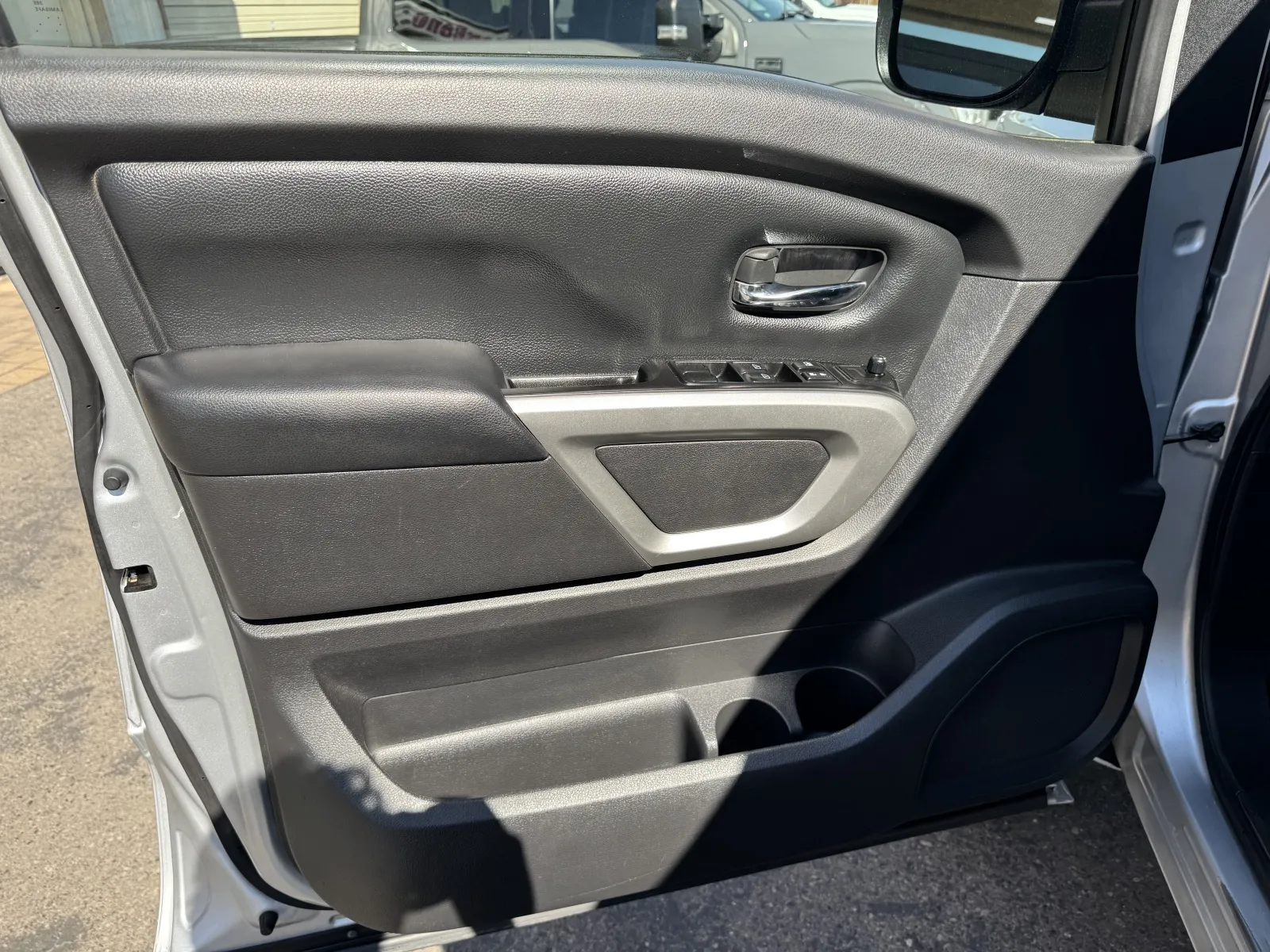 Nissan Titan photo 14