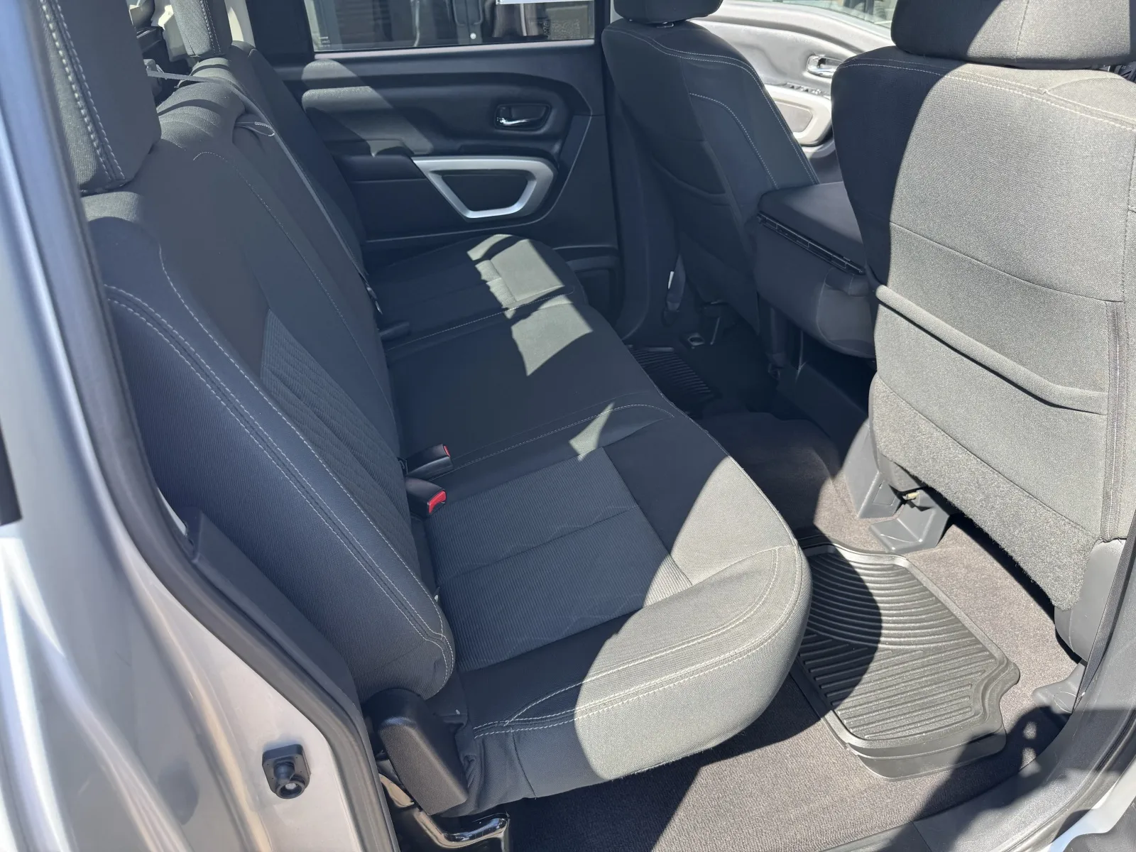 Nissan Titan photo 29