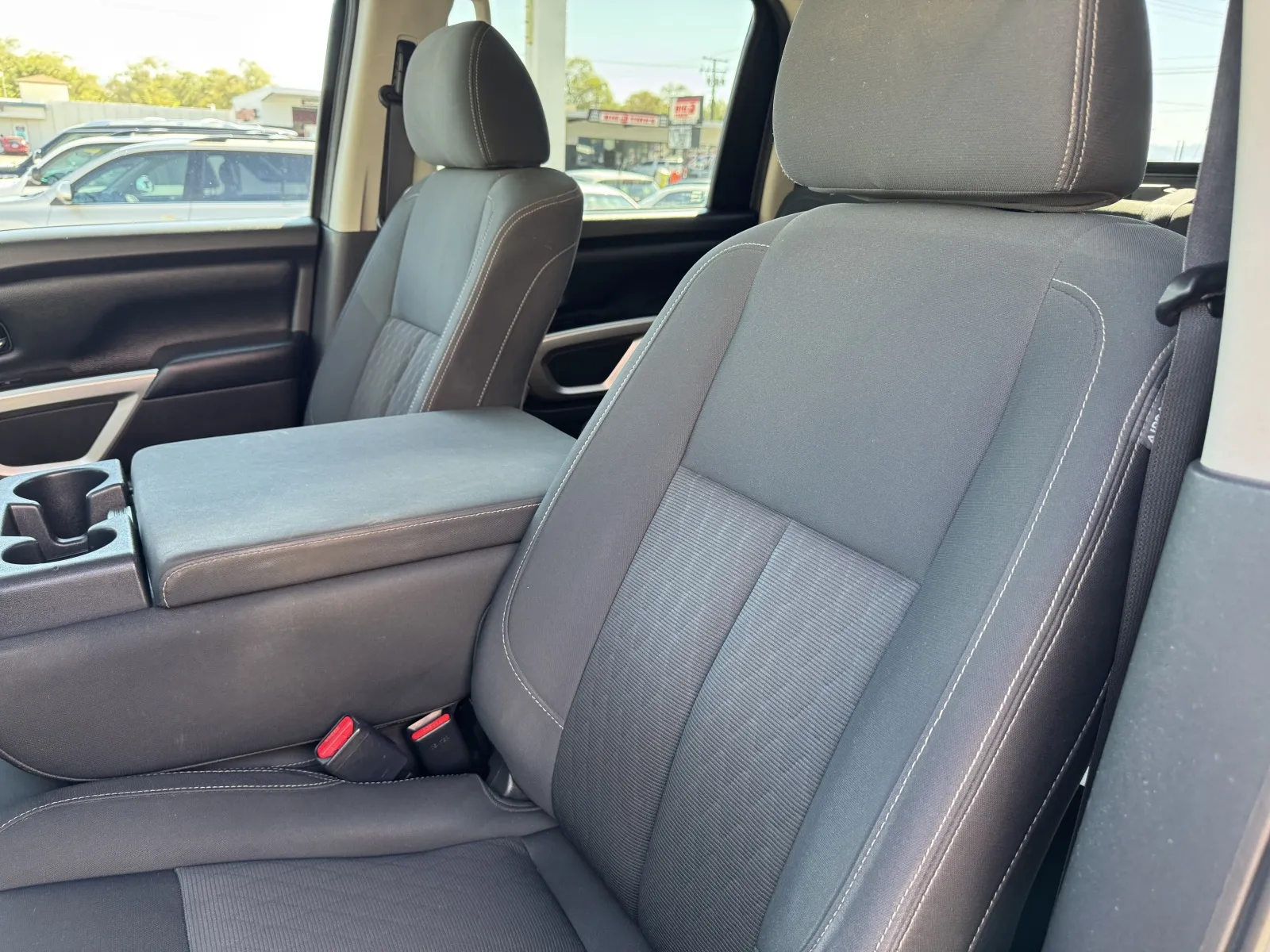 Nissan Titan photo 16