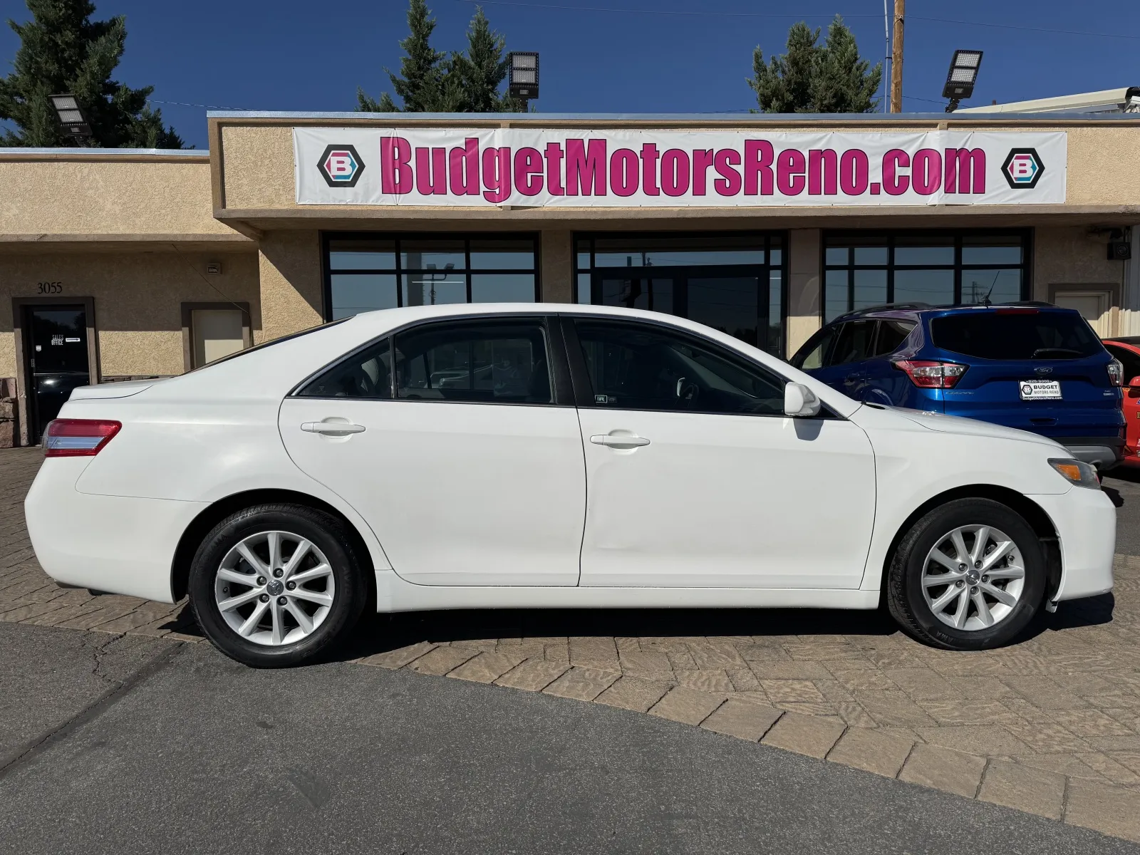 White 2011 Toyota Camry XLE for sale in Reno, NV