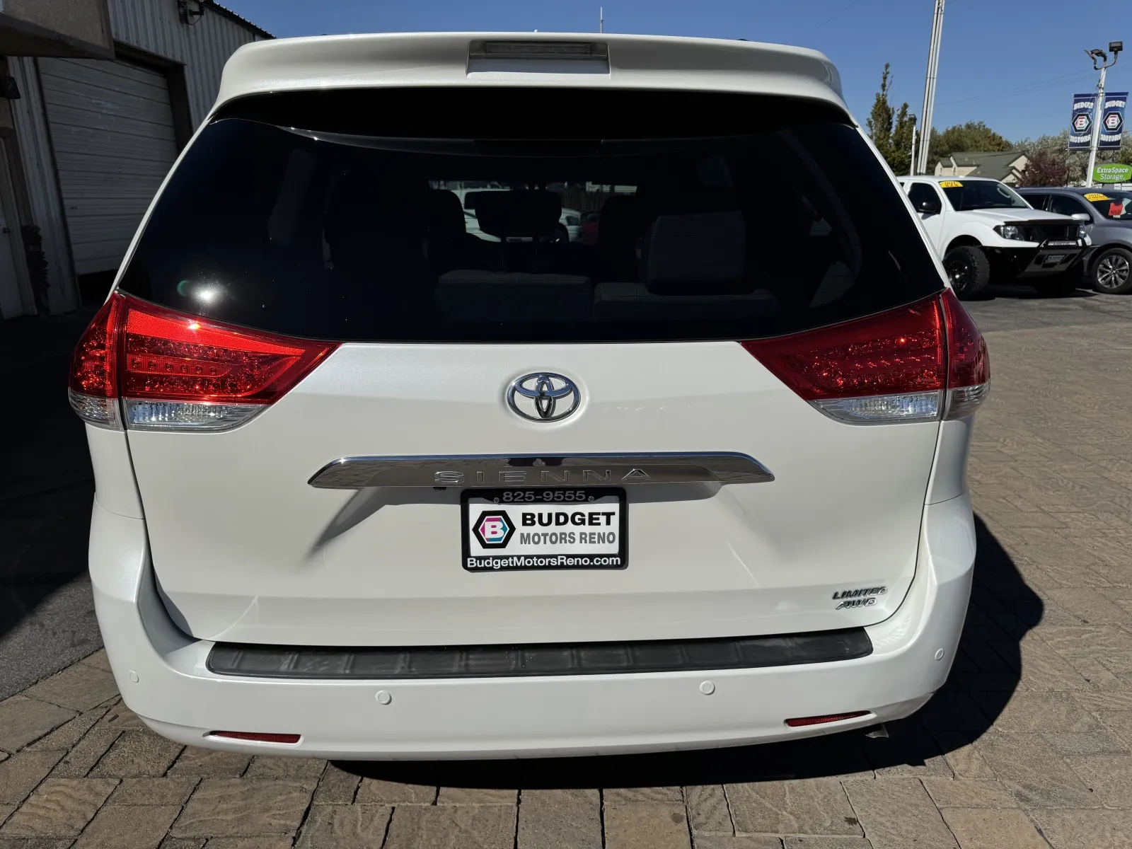 Toyota Sienna photo 3