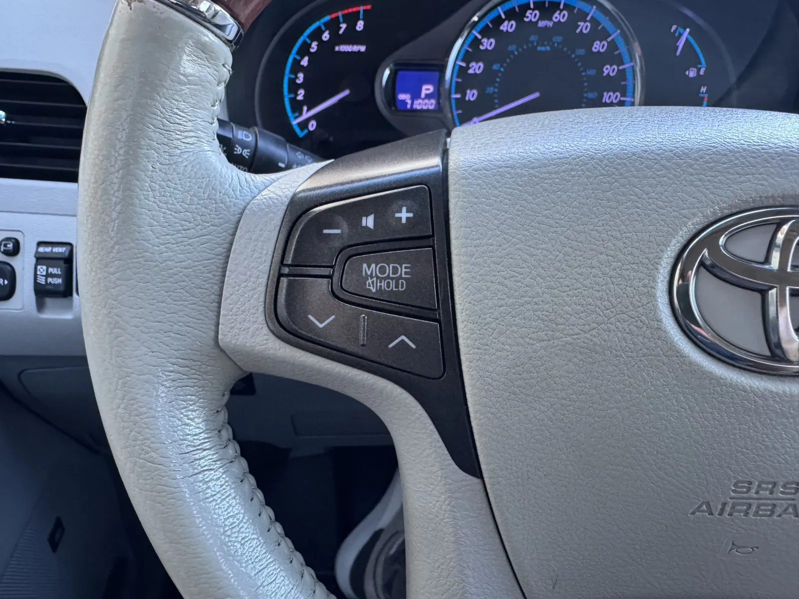 Toyota Sienna photo 14