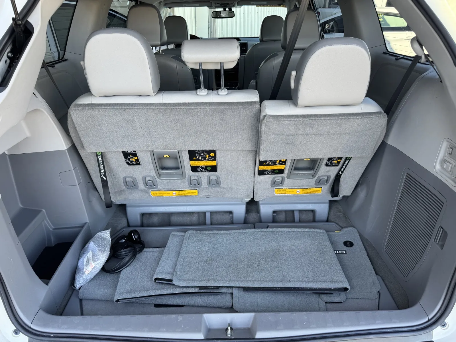 Toyota Sienna photo 32