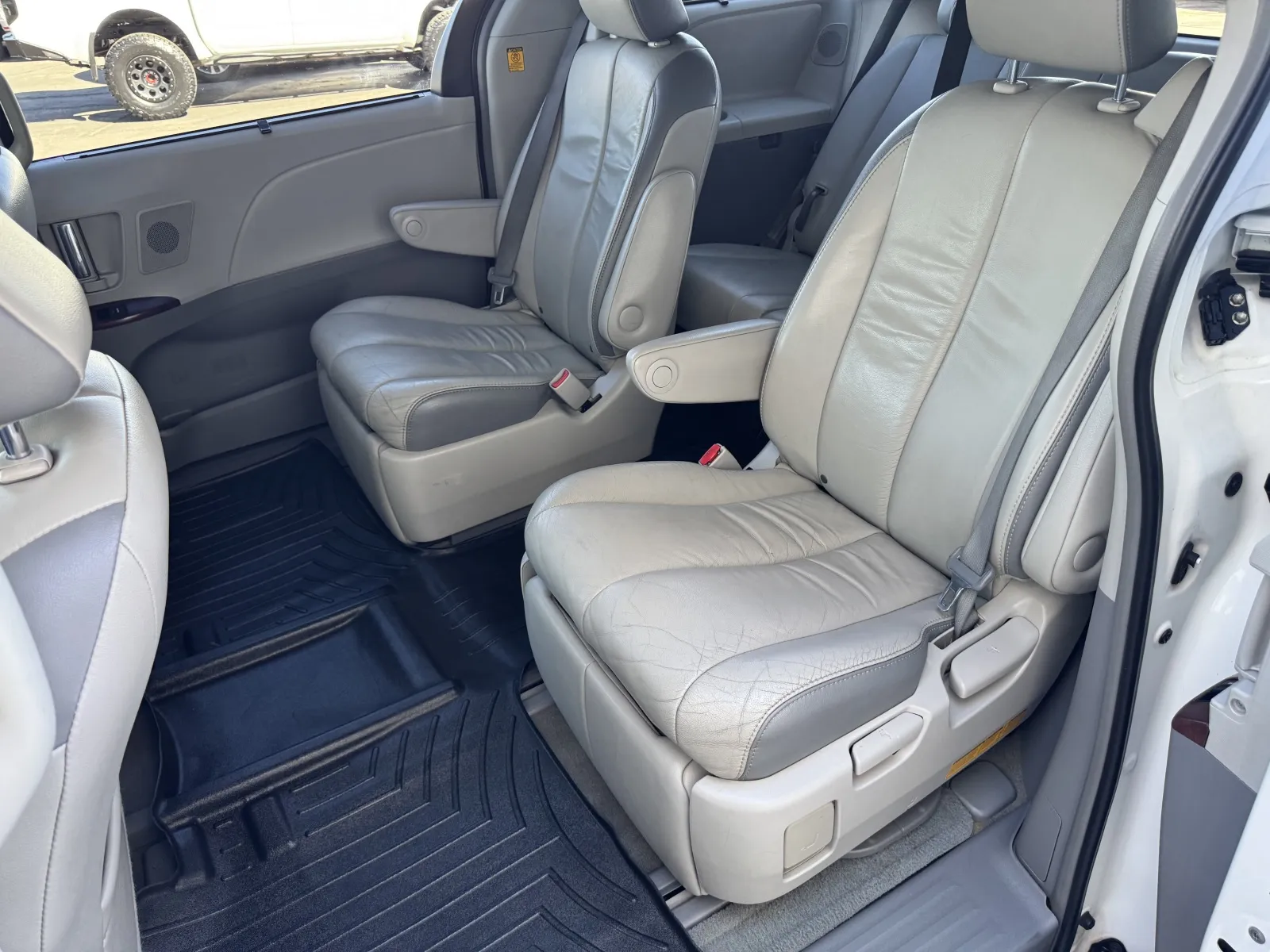 Toyota Sienna photo 25