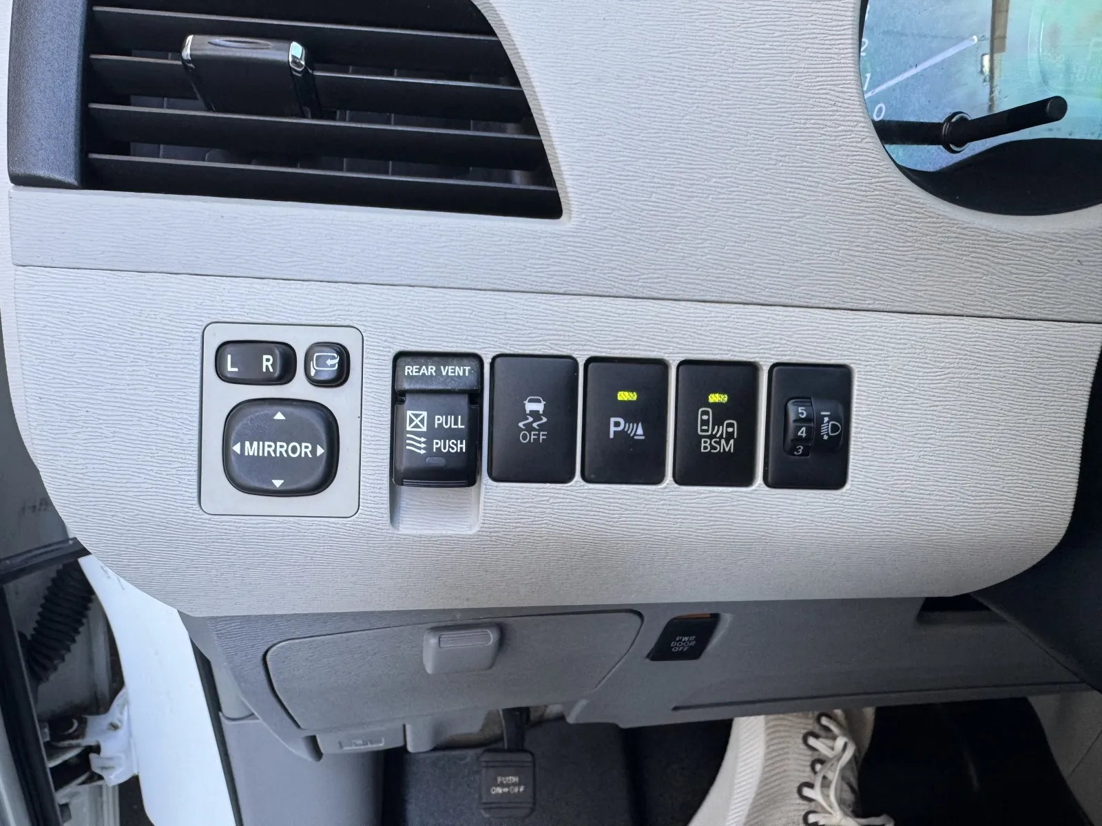 Toyota Sienna photo 24