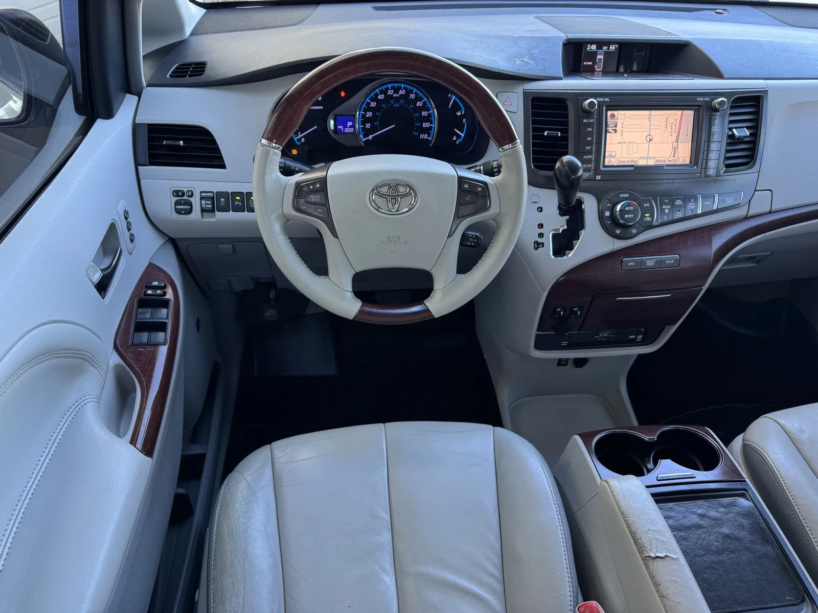 Toyota Sienna photo 9