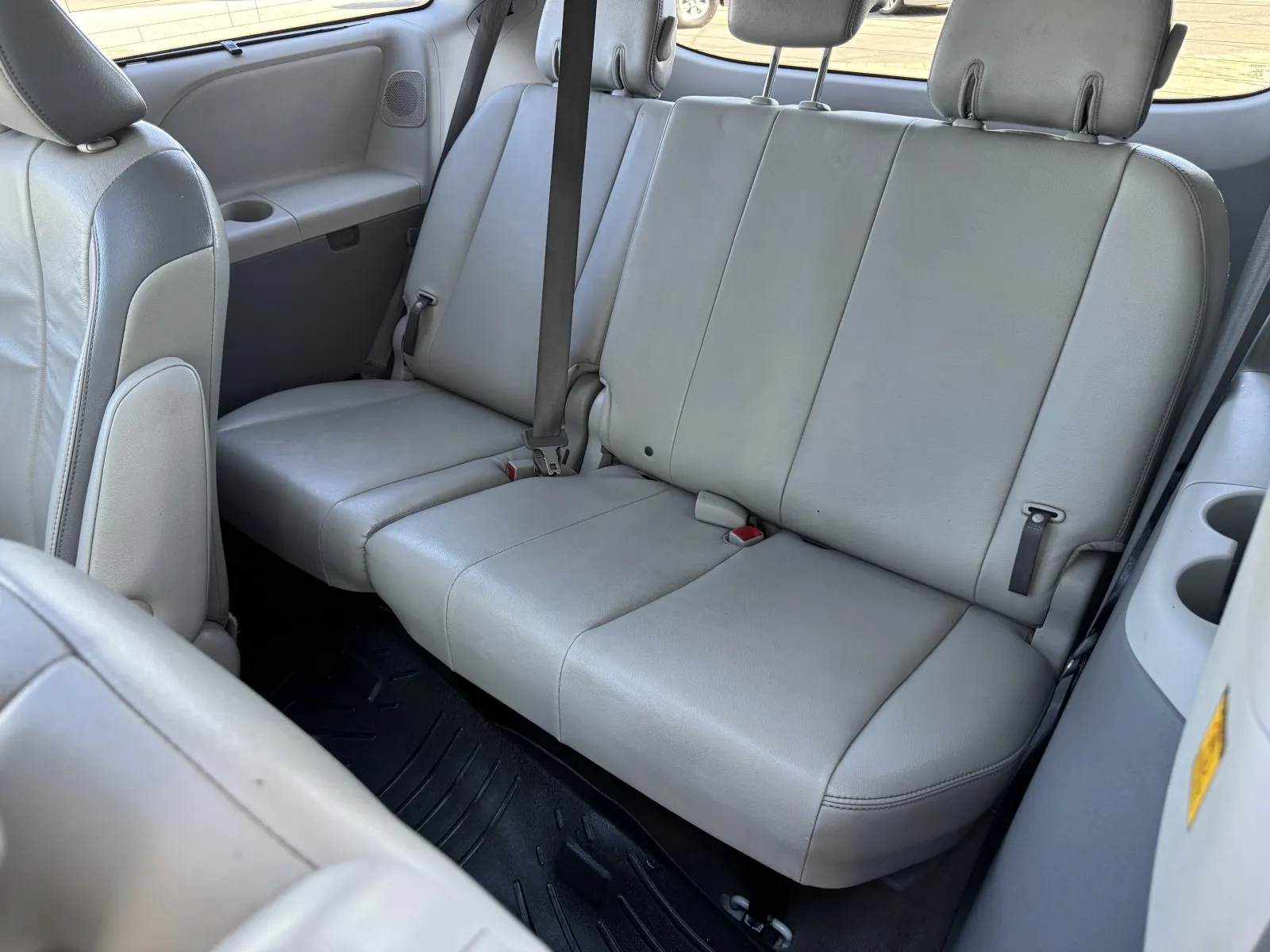Toyota Sienna photo 30